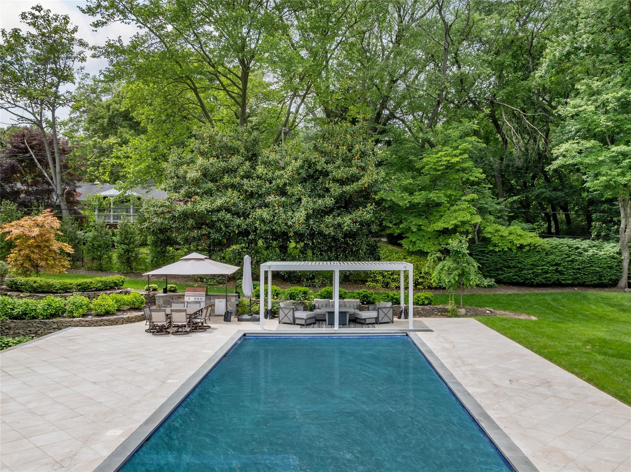 Single Family Eastview  Nassau County, NY 11545, MLS-872086-37