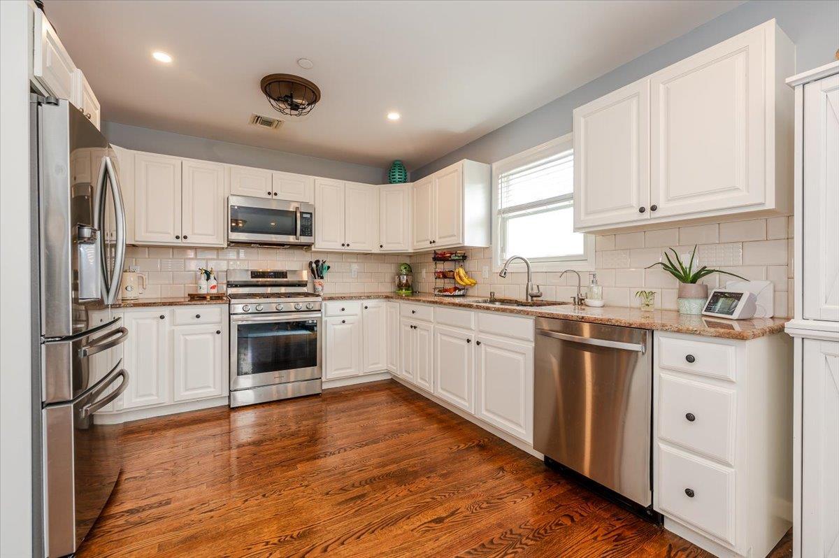 Single Family Hudson  Nassau County, NY 11561, MLS-872088-11
