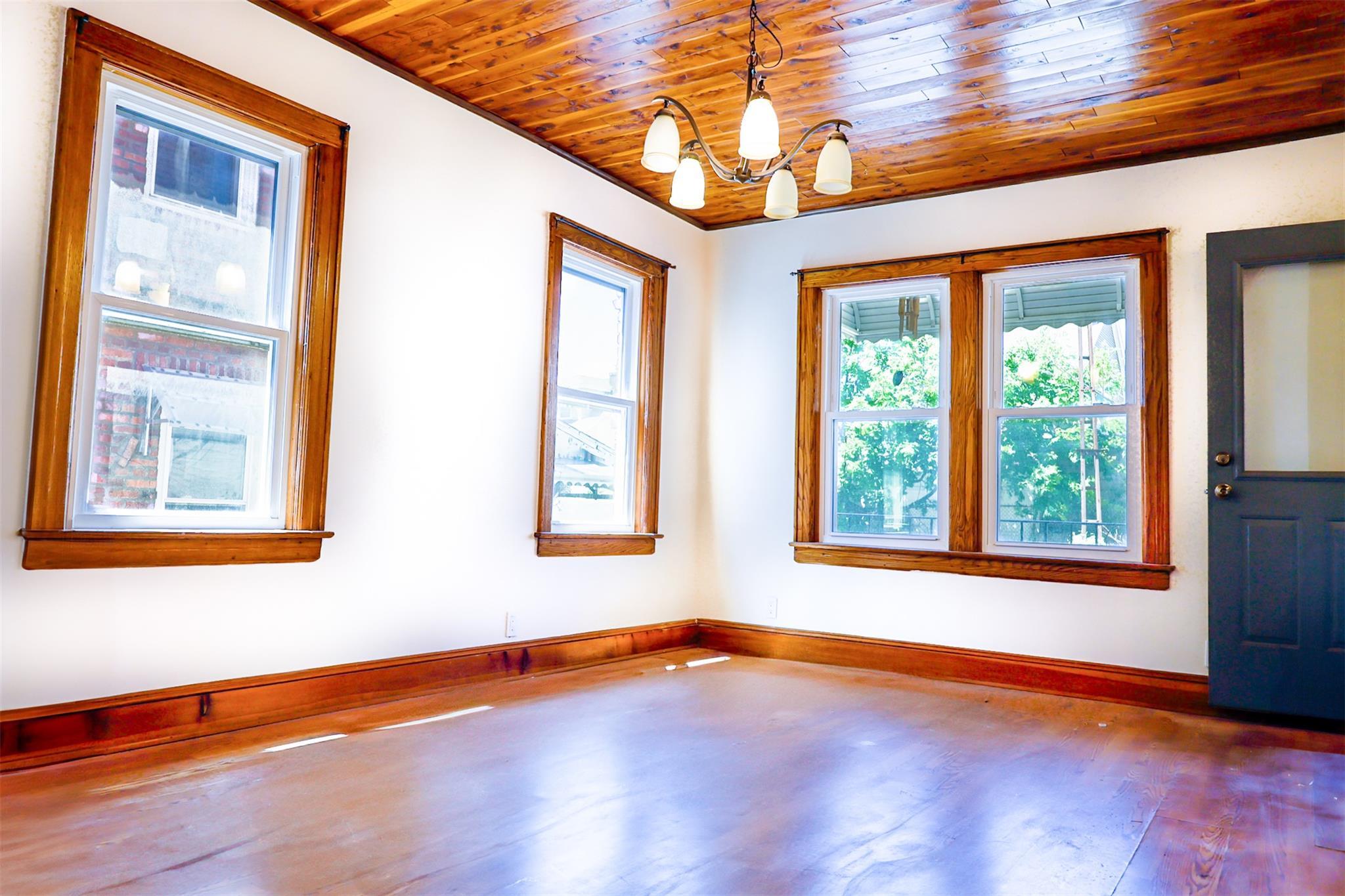 Single Family 65th  Queens, NY 11378, MLS-872133-10