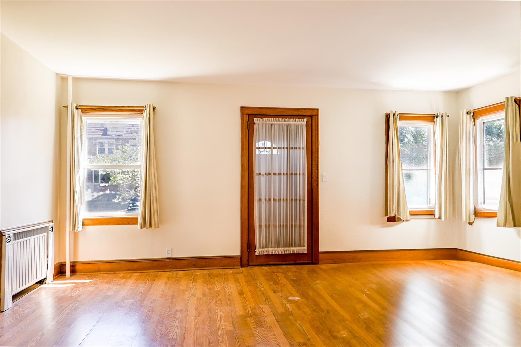 Single Family 65th  Queens, NY 11378, MLS-872133-3