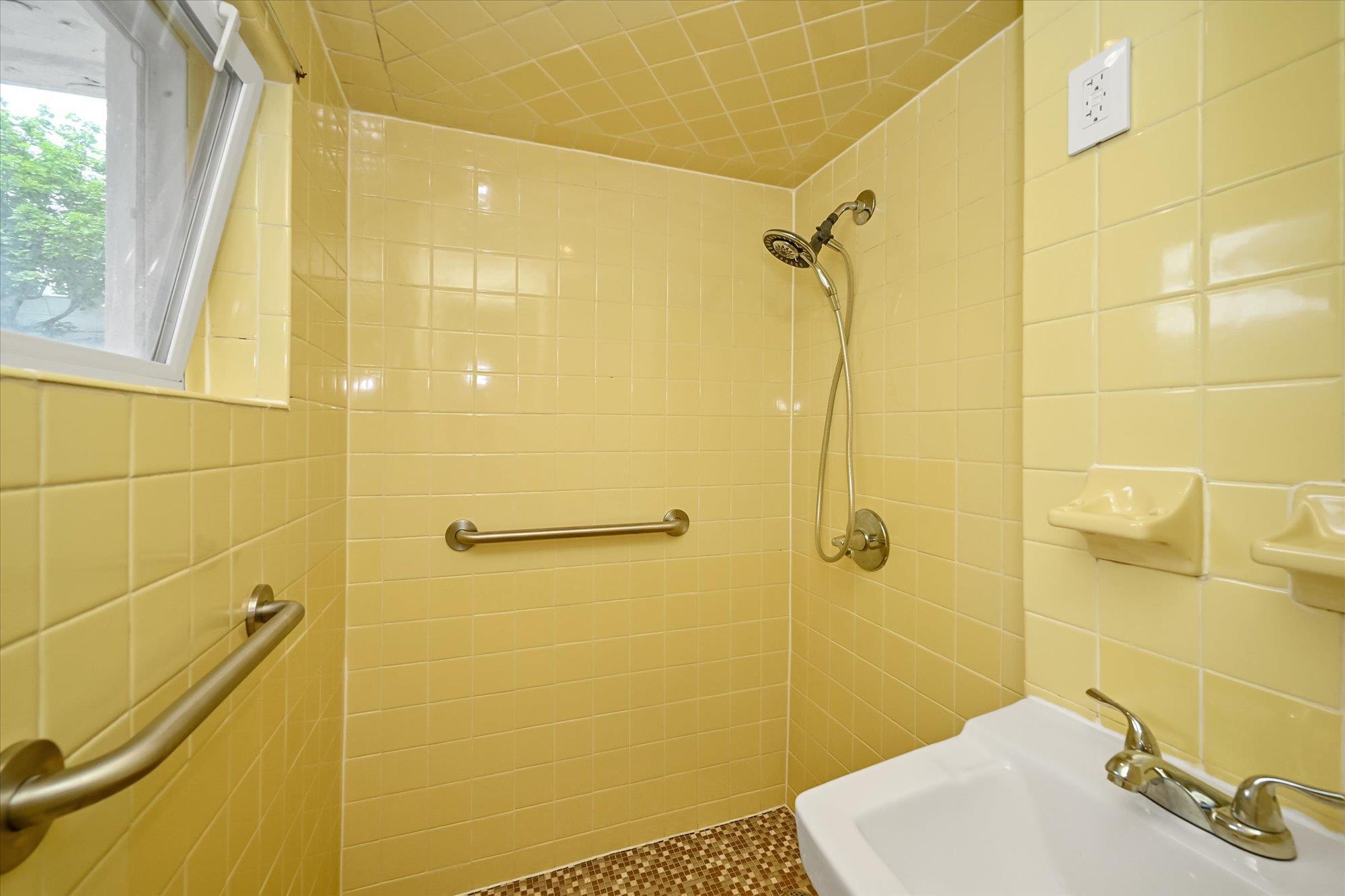 Single Family 65th  Queens, NY 11378, MLS-872133-30