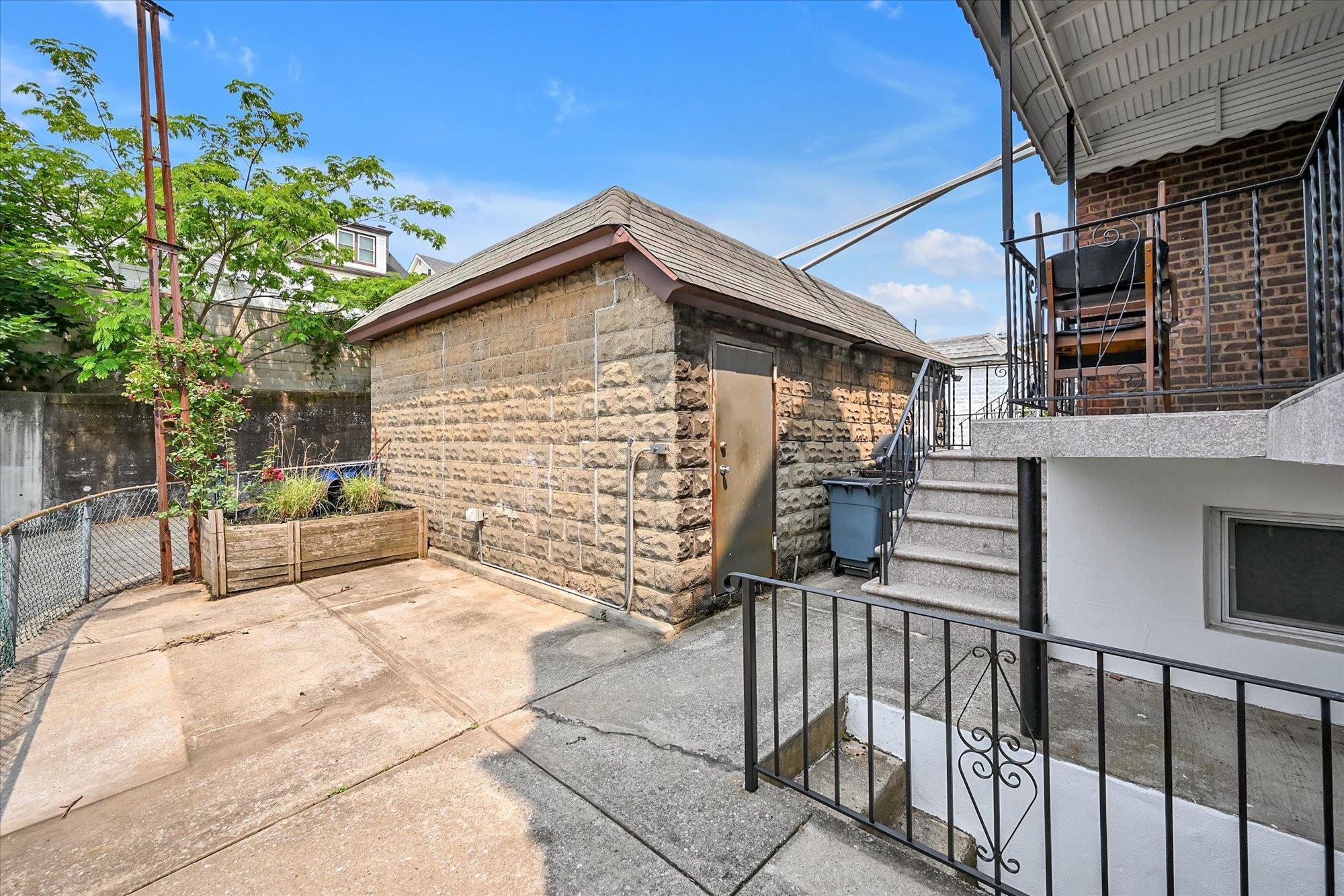 Single Family 65th  Queens, NY 11378, MLS-872133-31
