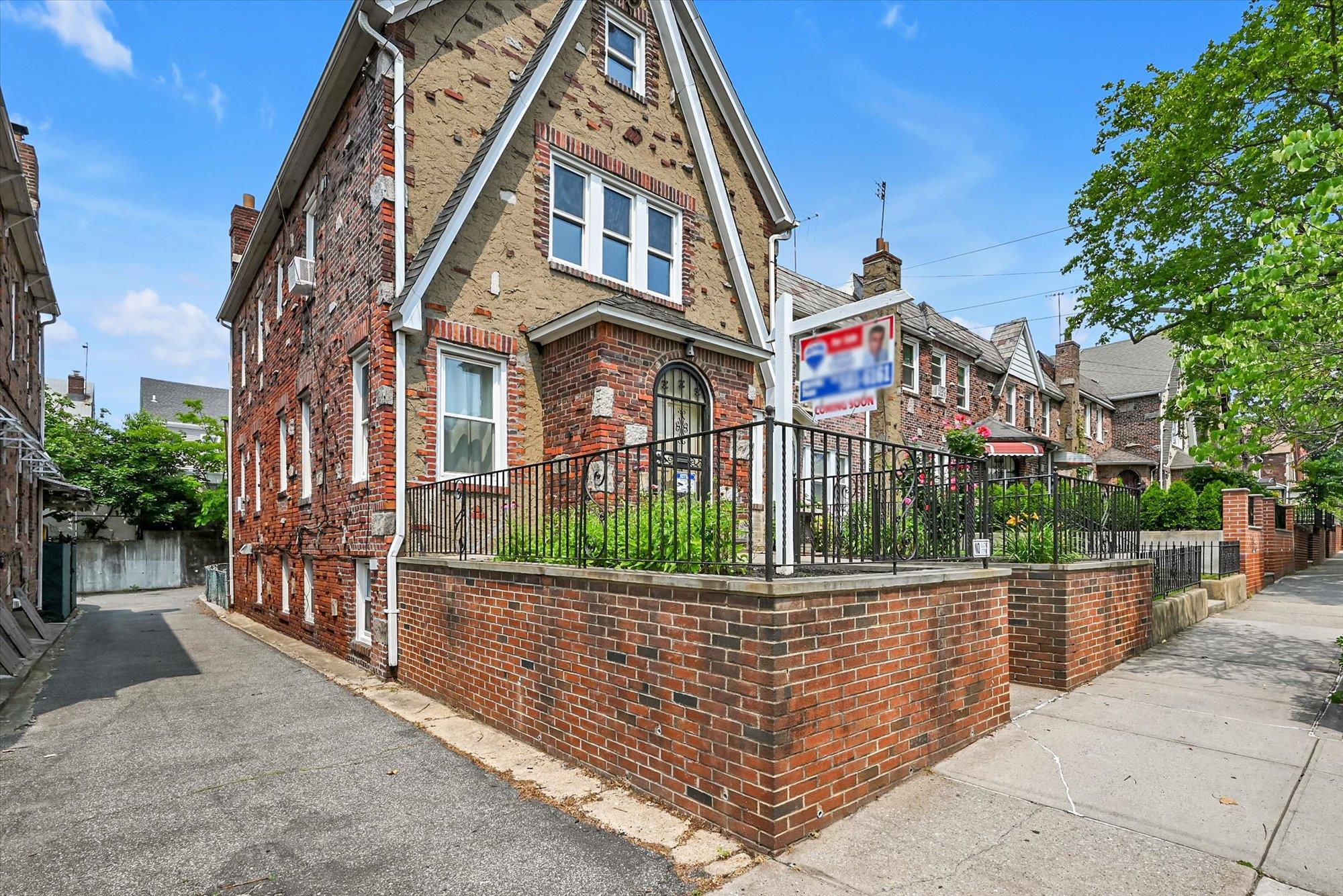 Single Family 65th  Queens, NY 11378, MLS-872133-33