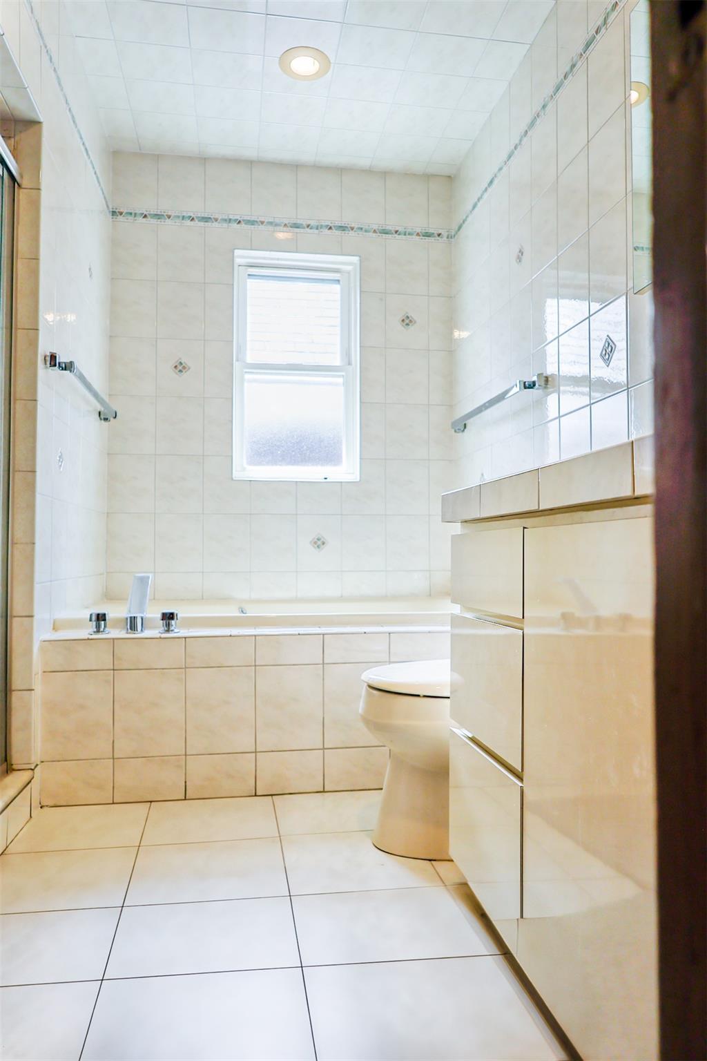 Single Family 65th  Queens, NY 11378, MLS-872133-8