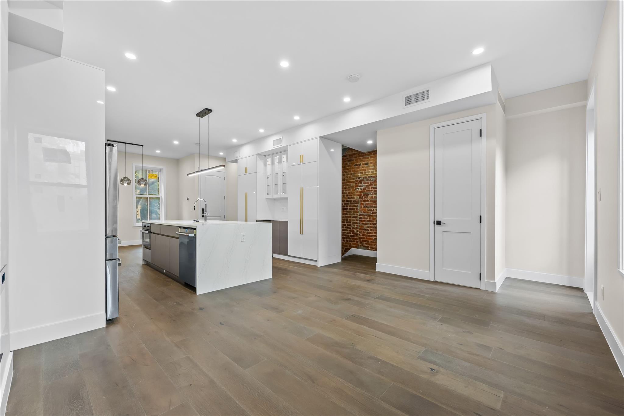 Single Family 45th  Queens, NY 11101, MLS-872147-10