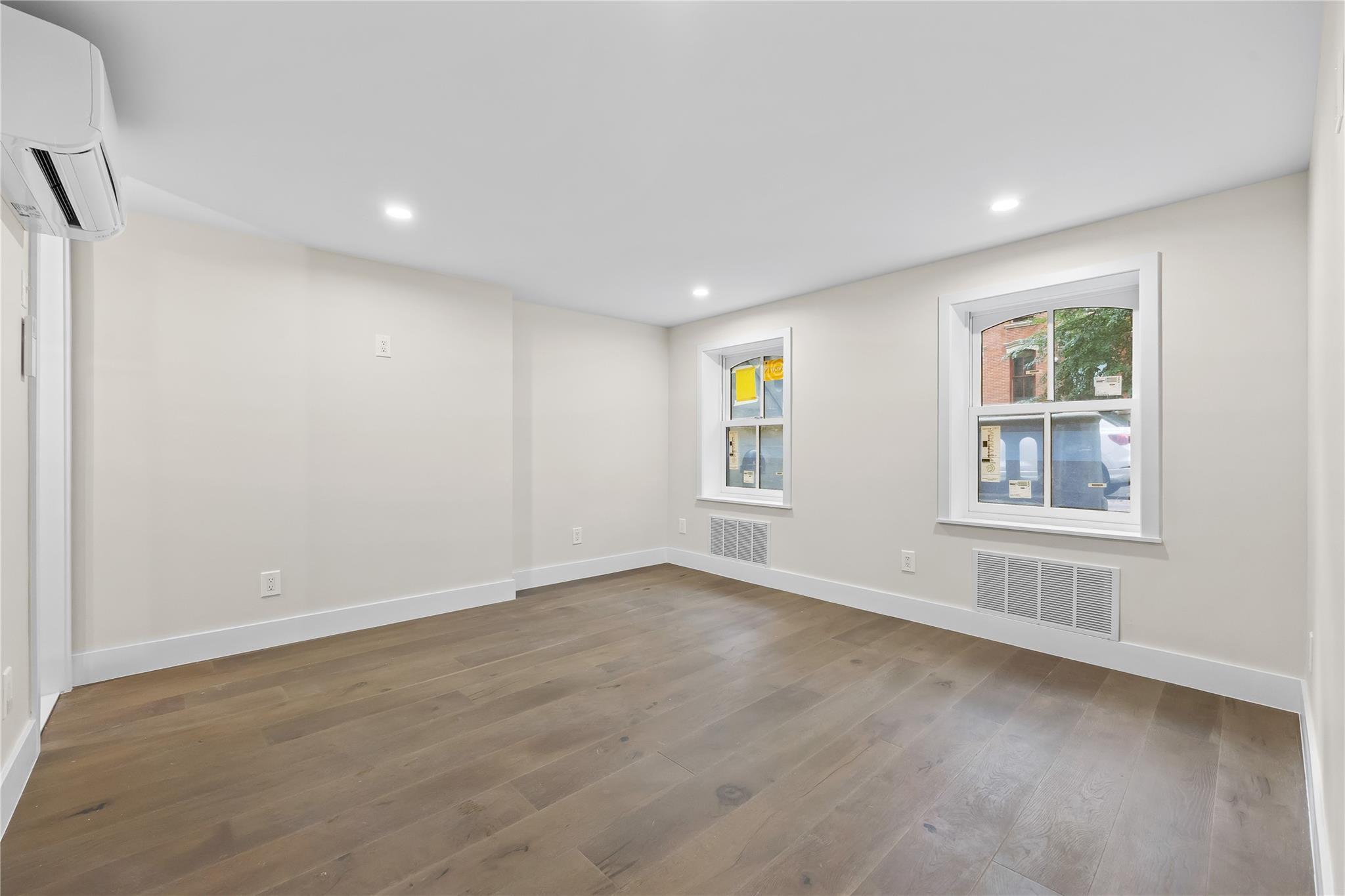 Single Family 45th  Queens, NY 11101, MLS-872147-12