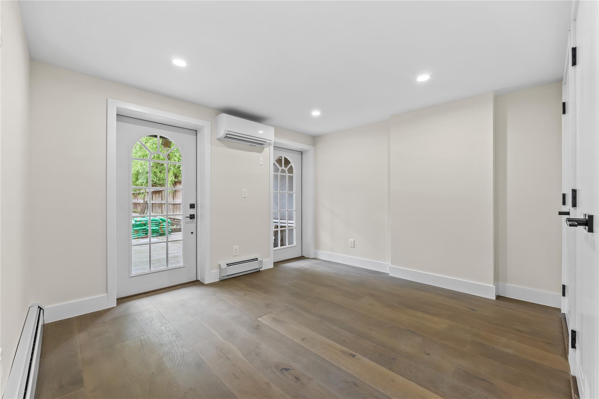 Single Family 45th  Queens, NY 11101, MLS-872147-16
