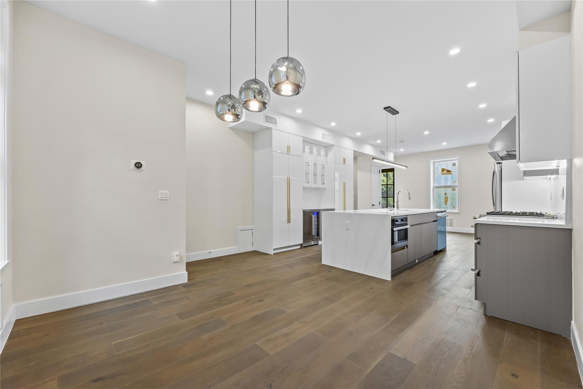 Single Family 45th  Queens, NY 11101, MLS-872147-22