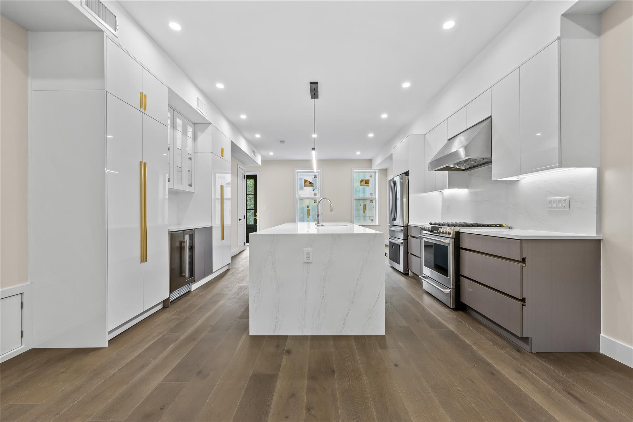 Single Family 45th  Queens, NY 11101, MLS-872147-23