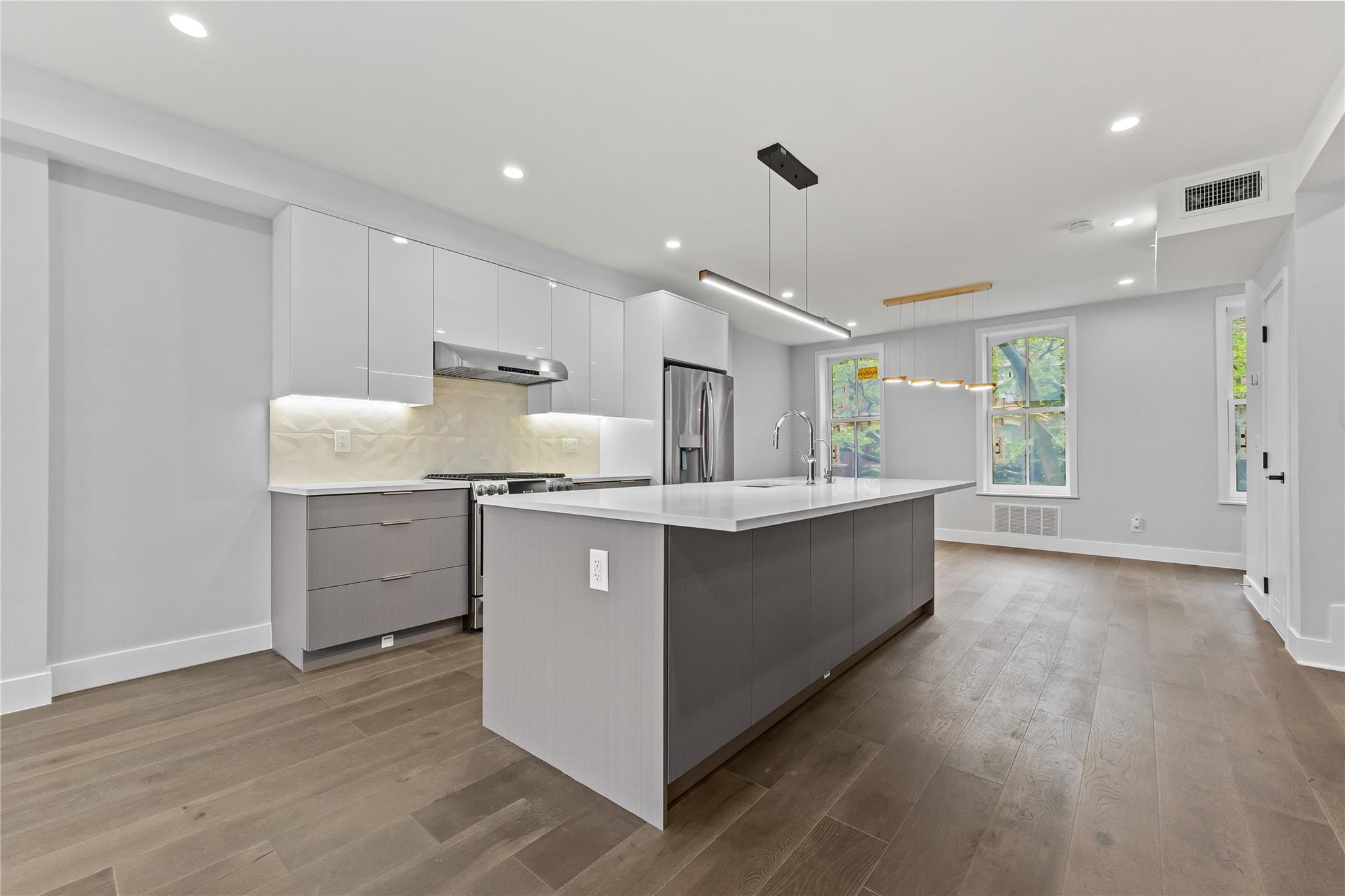 Single Family 45th  Queens, NY 11101, MLS-872147-28