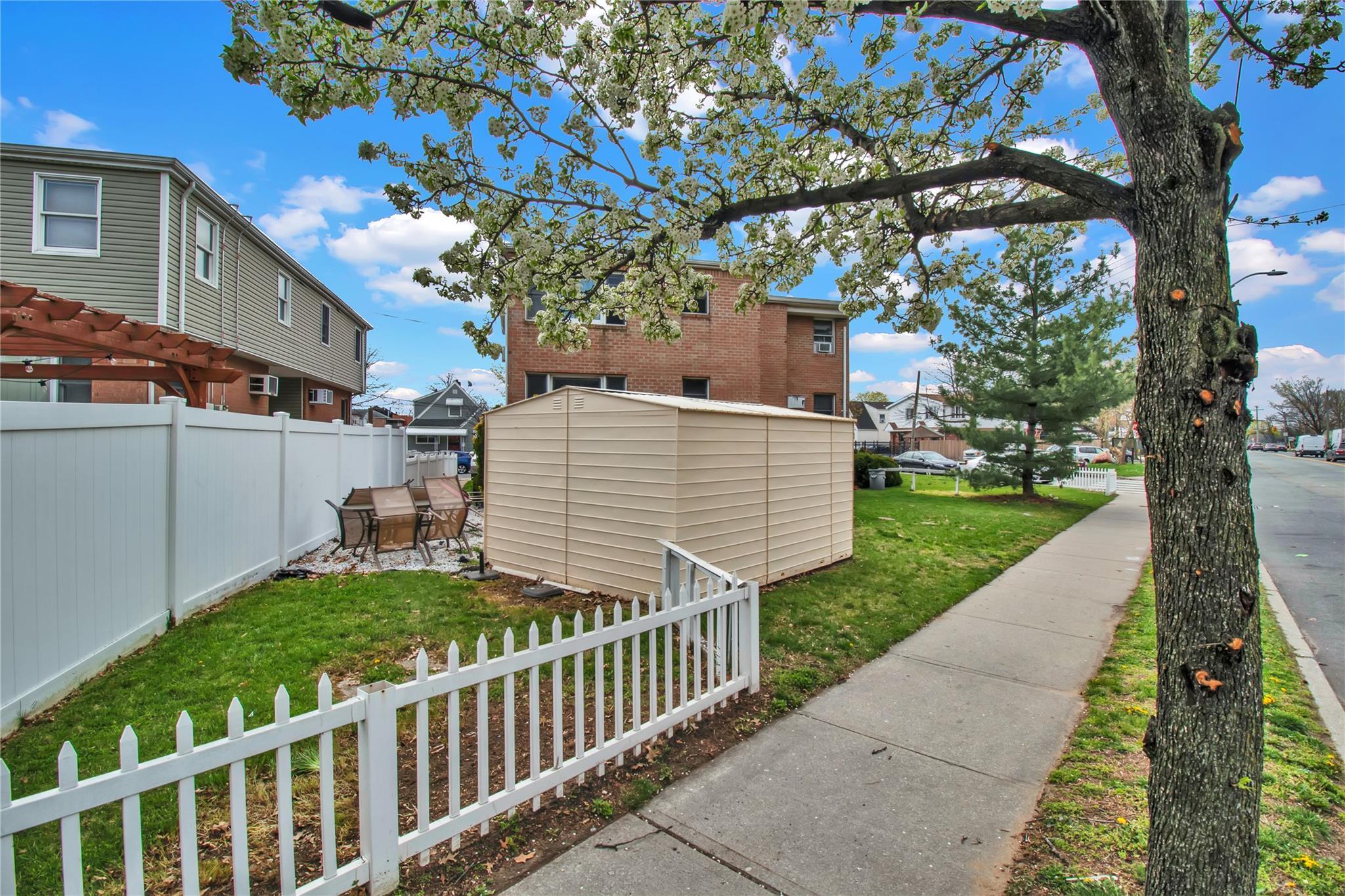 Single Family 129th  Queens, NY 11434, MLS-872151-4
