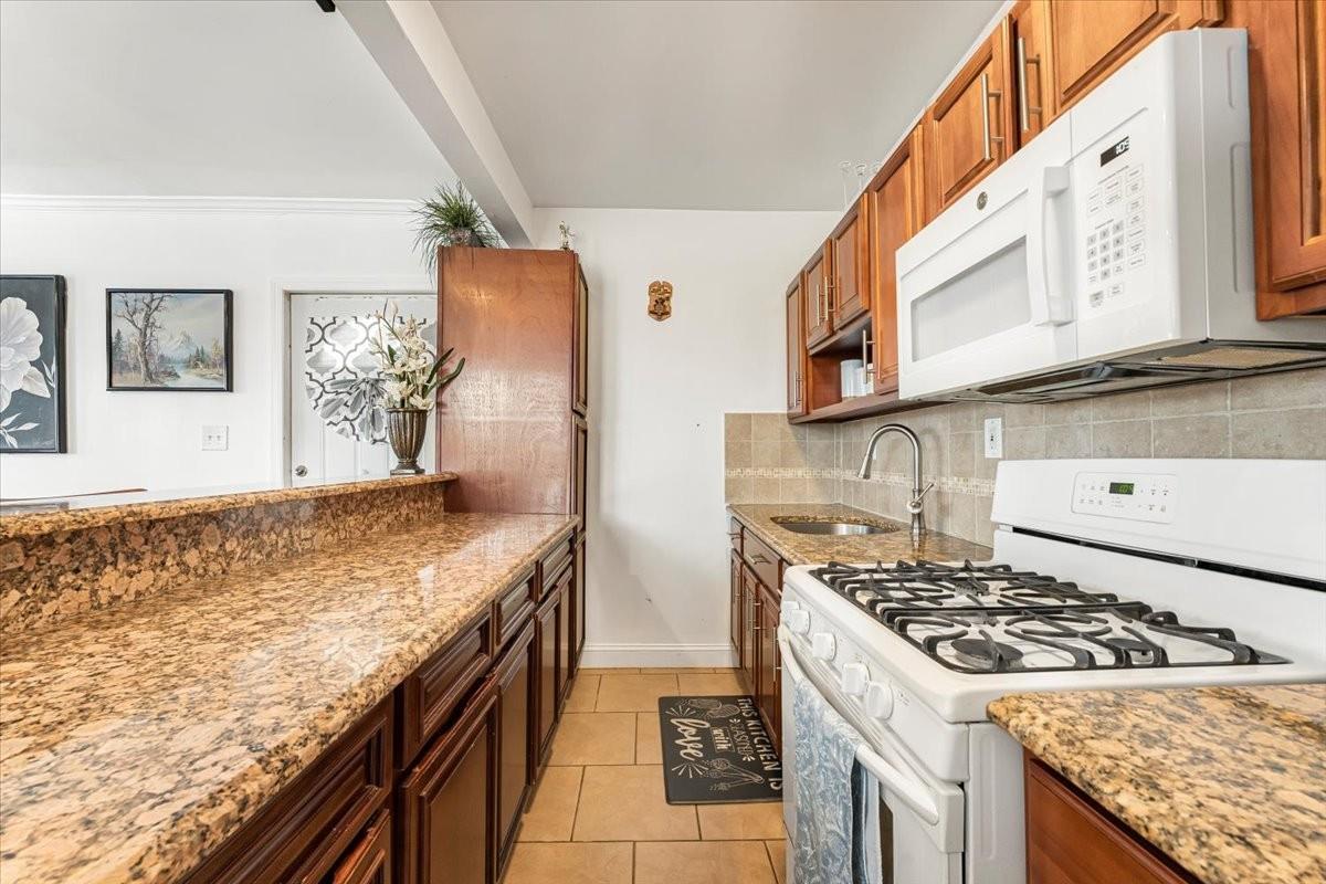 Single Family Thursby Queens, NY 11692, MLS-872161-8