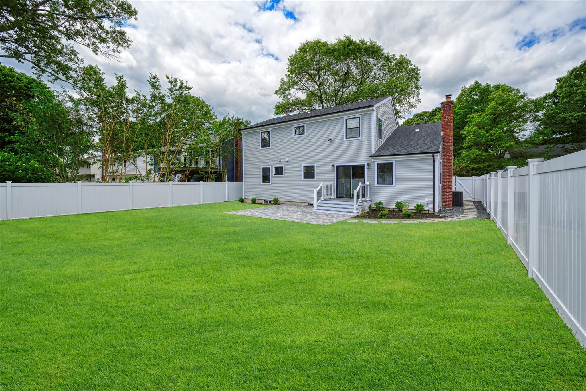 Single Family Massey  Suffolk County, NY 11743, MLS-872171-7