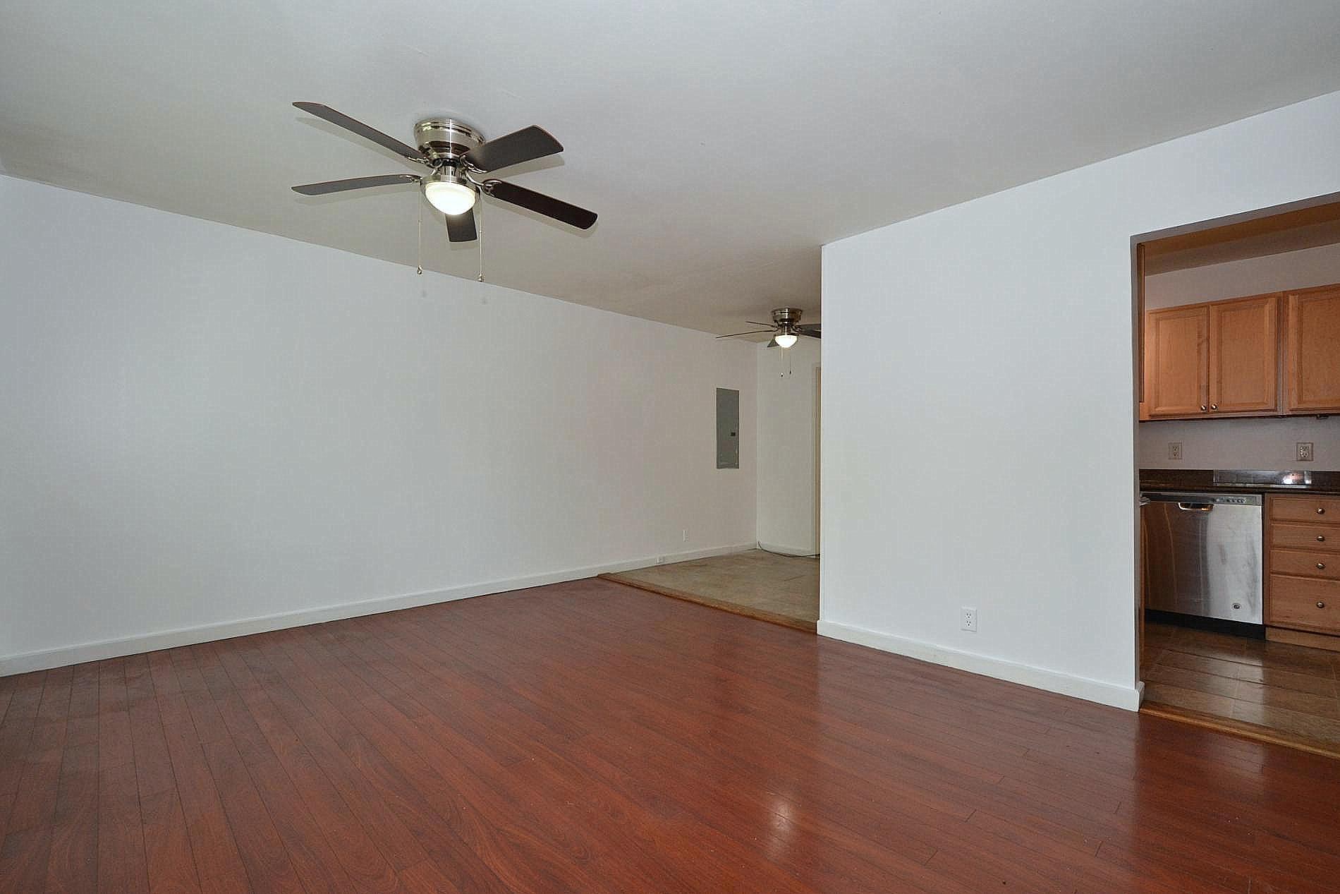 Single Family Thompson  Suffolk County, NY 11706, MLS-872191-4
