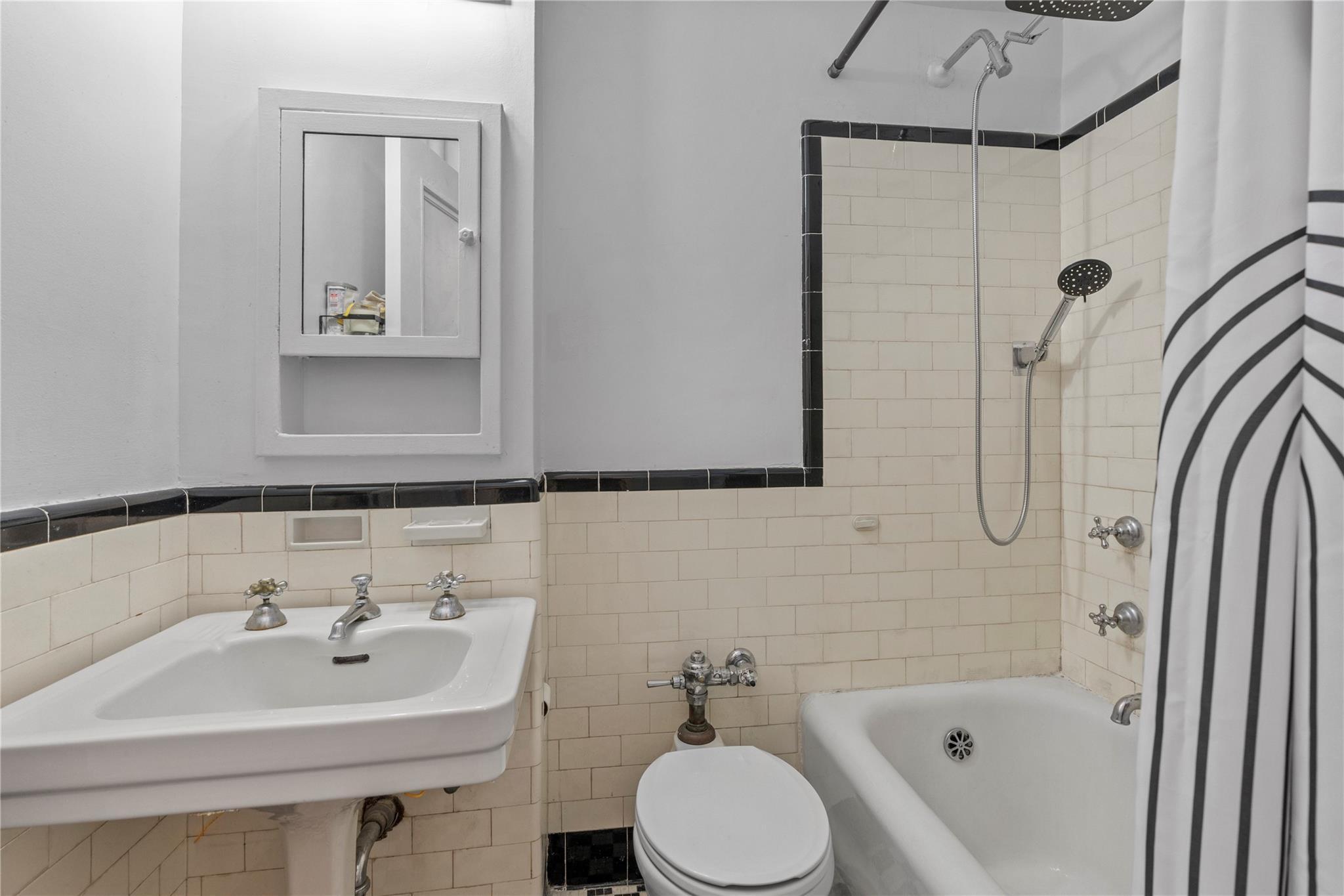 Coop Riverside  Manhattan, NY 10025, MLS-872256-17