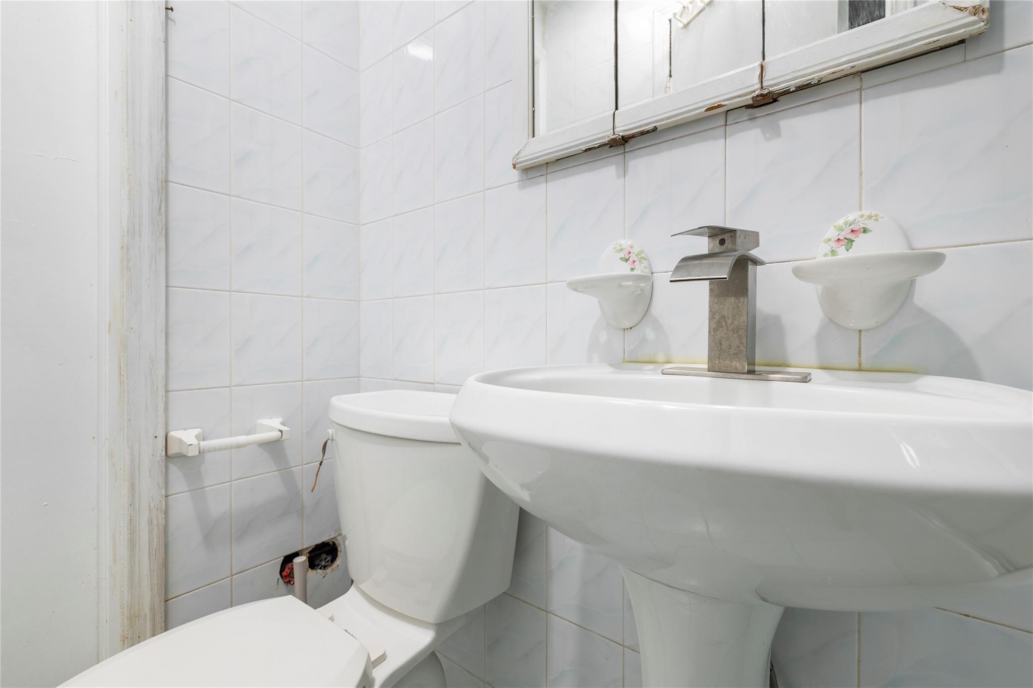 Single Family 87th  Queens, NY 11372, MLS-872278-10