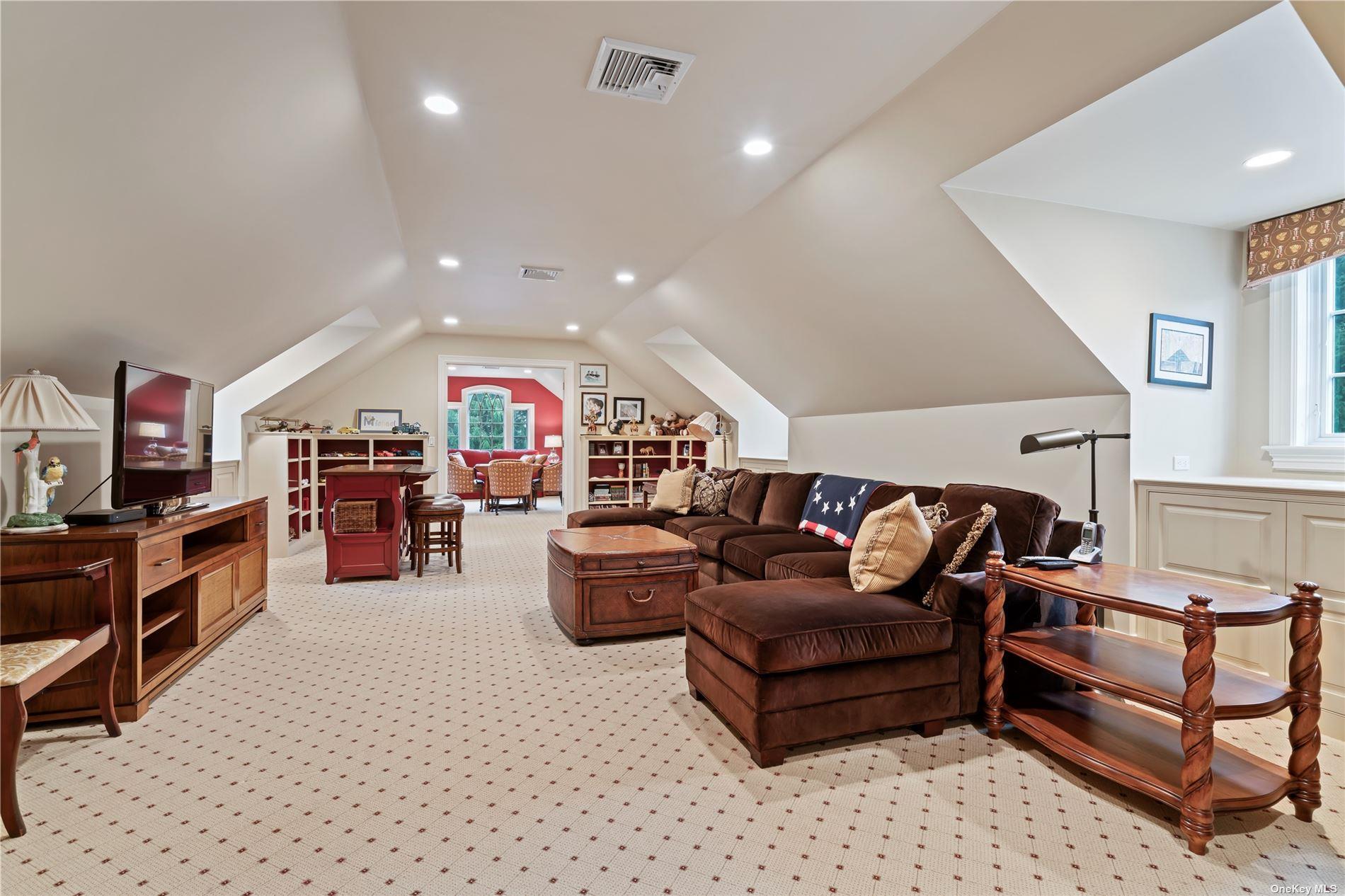 Single Family La Colline  Nassau County, NY 11765, MLS-872301-22