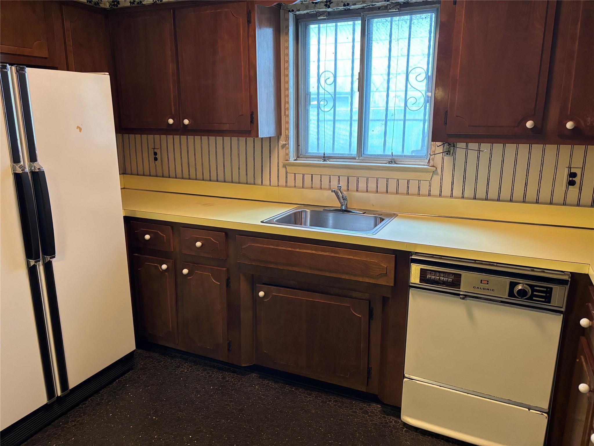 Single Family Mott  Queens, NY 11691, MLS-872309-2