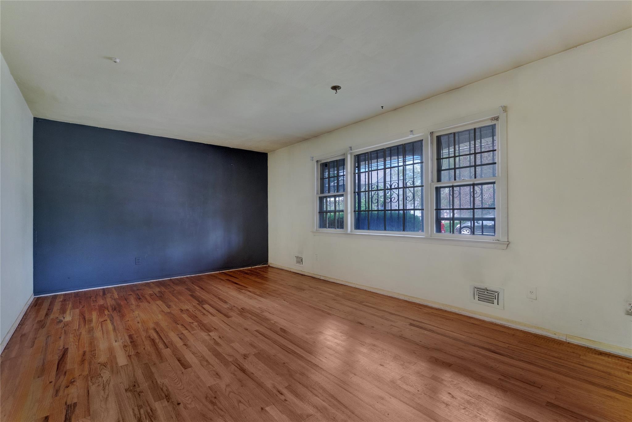 Single Family Mott  Queens, NY 11691, MLS-872309-3