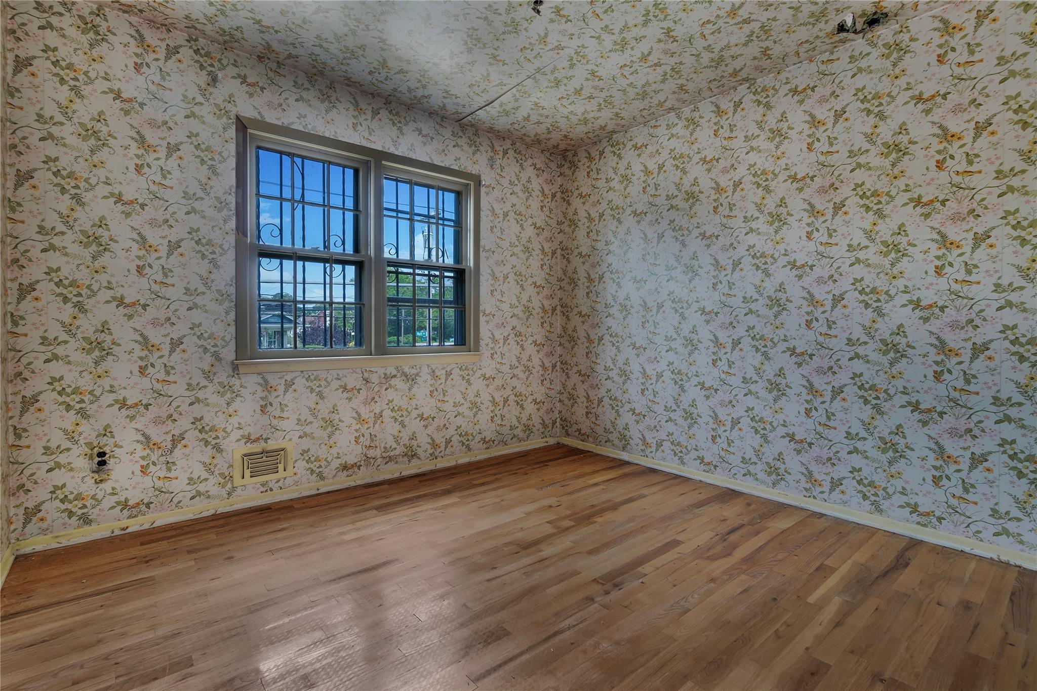 Single Family Mott  Queens, NY 11691, MLS-872309-9
