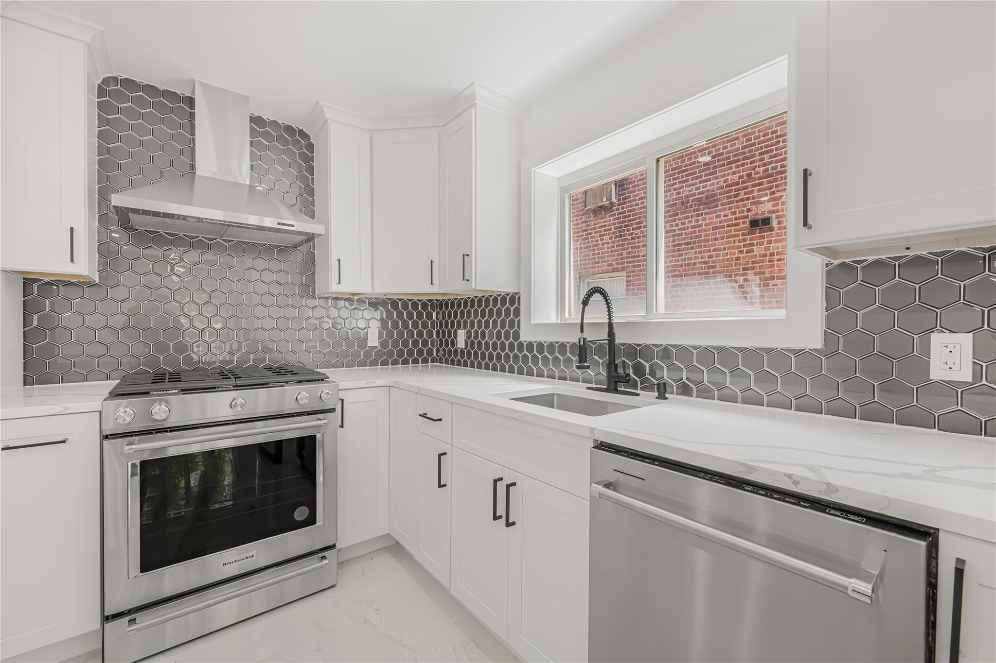 Single Family 80th  Brooklyn, NY 11236, MLS-872351-39