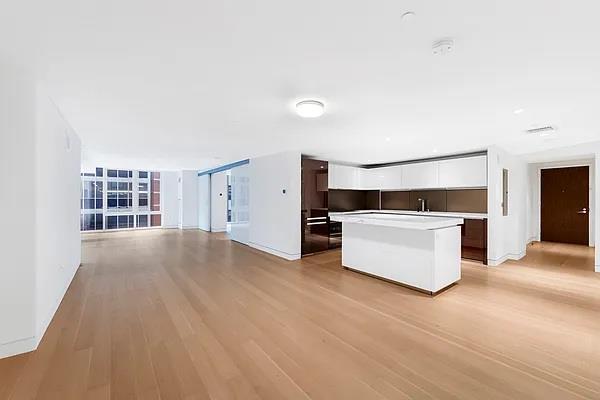 Apartment in New York - 52nd  Manhattan, NY 10019