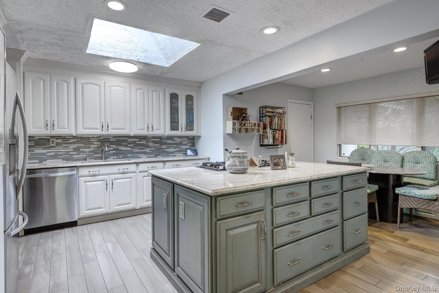 Single Family Locust Nassau County, NY 11577, MLS-872414-10