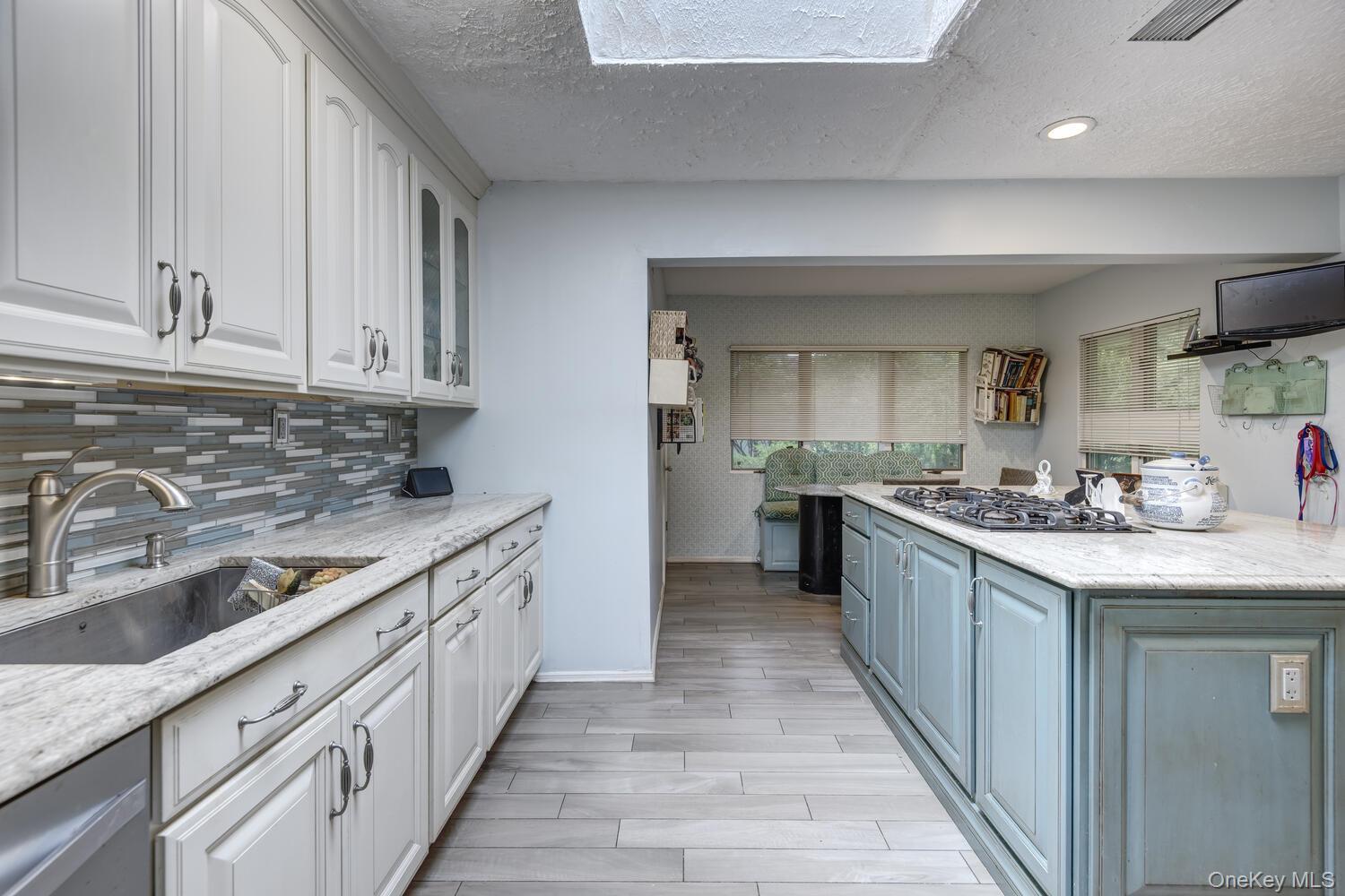 Single Family Locust Nassau County, NY 11577, MLS-872414-11