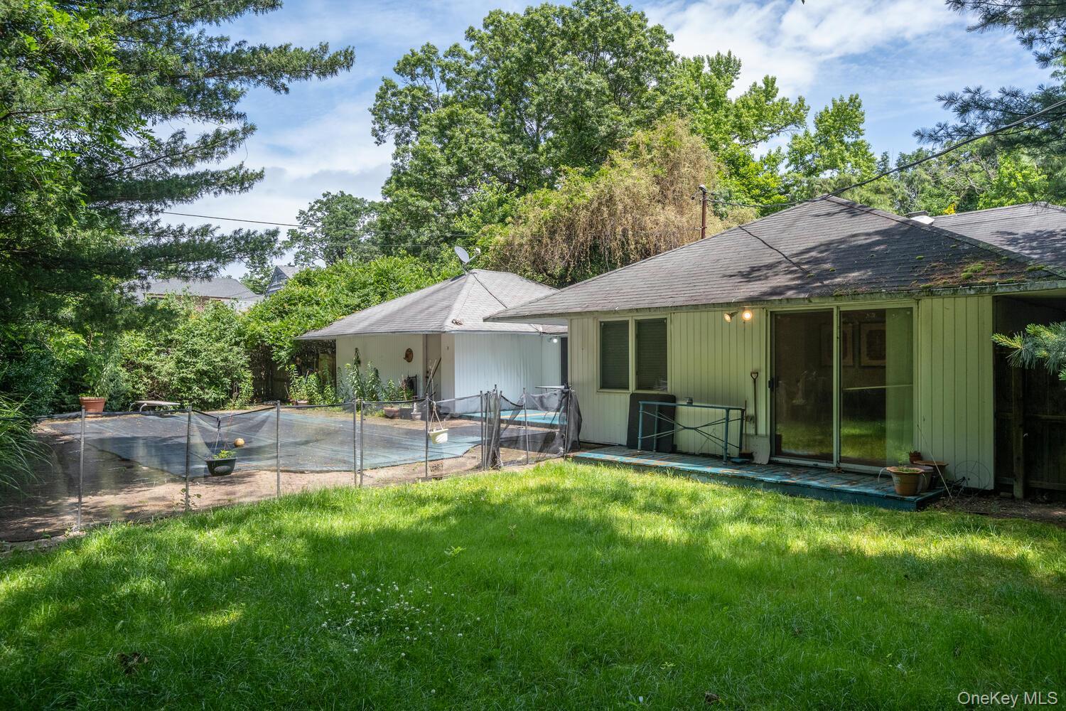 Single Family Locust Nassau County, NY 11577, MLS-872414-18