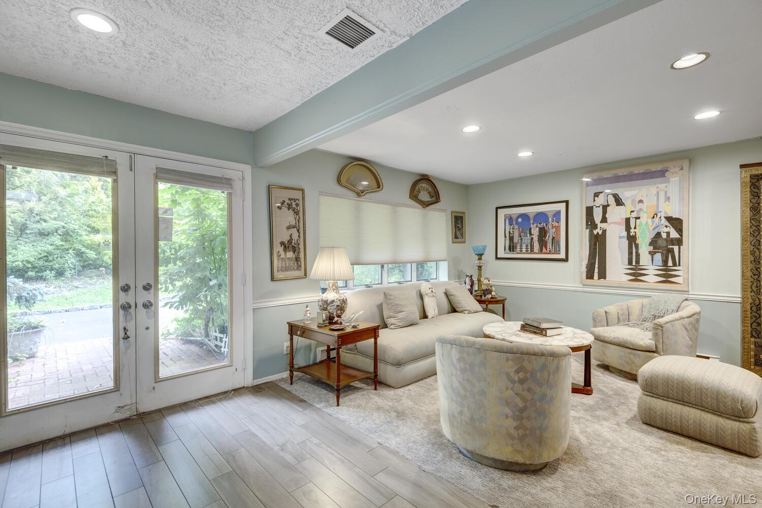 Single Family Locust Nassau County, NY 11577, MLS-872414-4