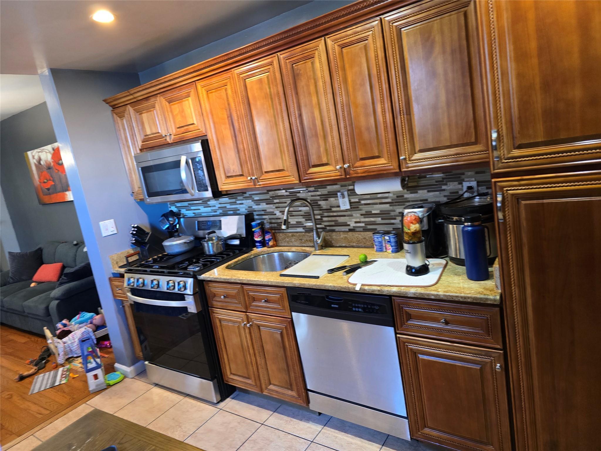 Single Family Lincoln  Brooklyn, NY 11208, MLS-872423-10