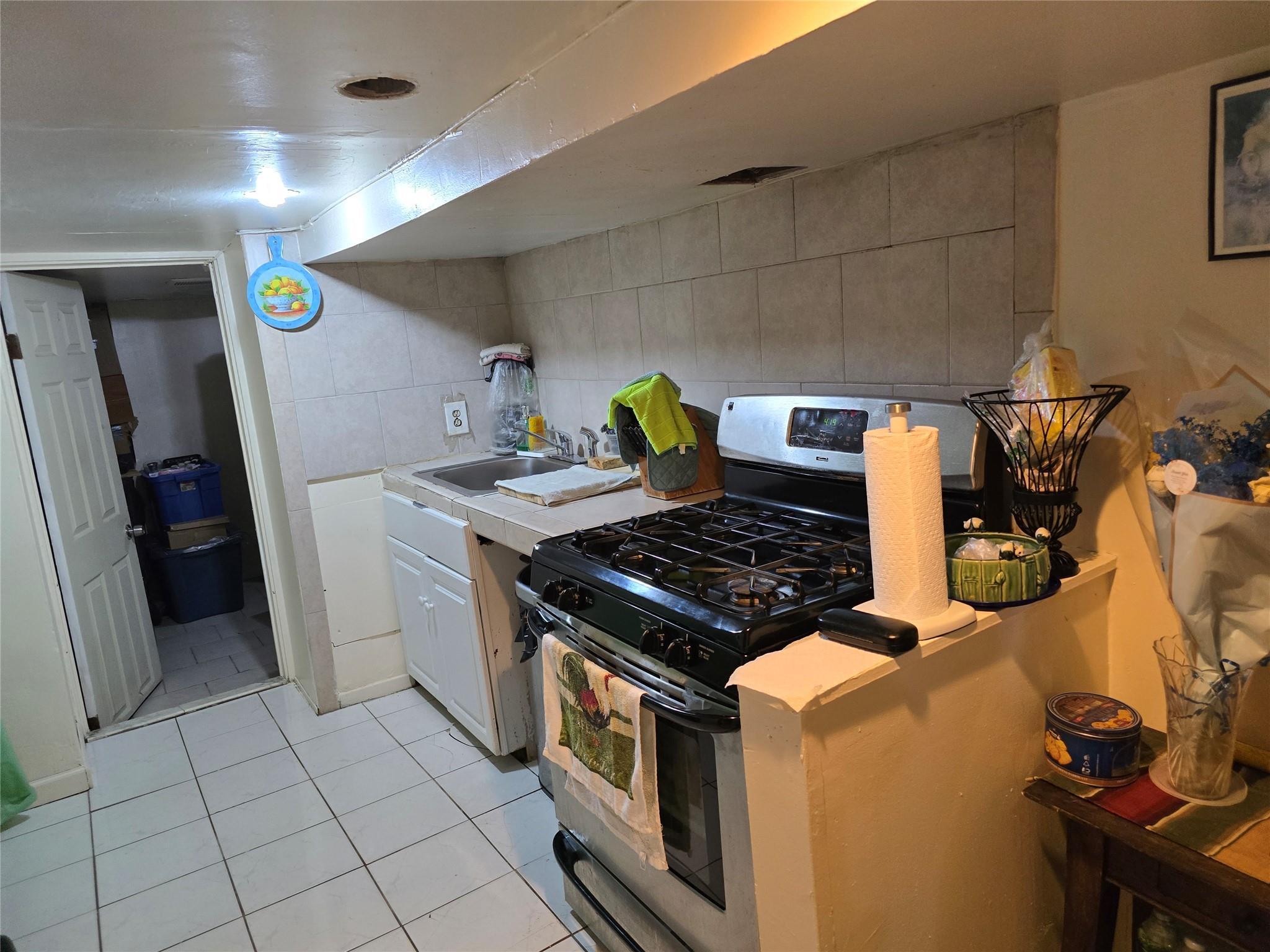 Single Family Lincoln  Brooklyn, NY 11208, MLS-872423-27