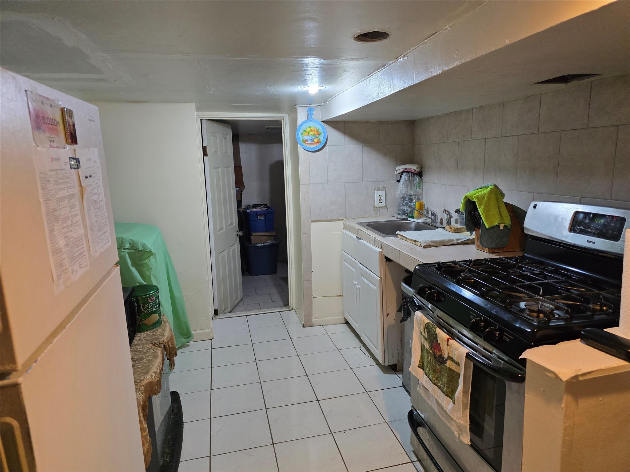 Single Family Lincoln  Brooklyn, NY 11208, MLS-872423-28