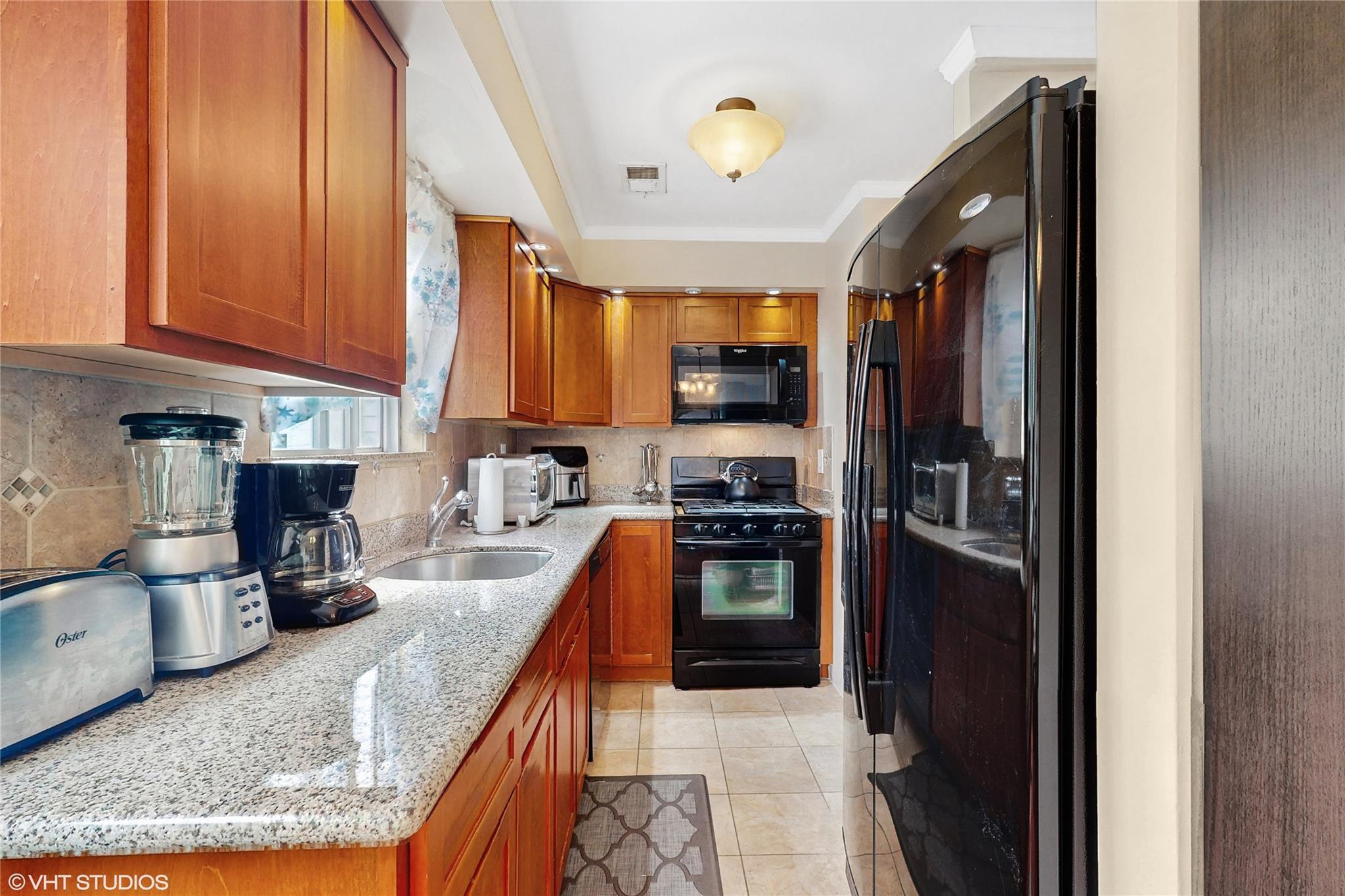 Single Family Grandview Avenue  Staten Island, NY 10303, MLS-872434-3