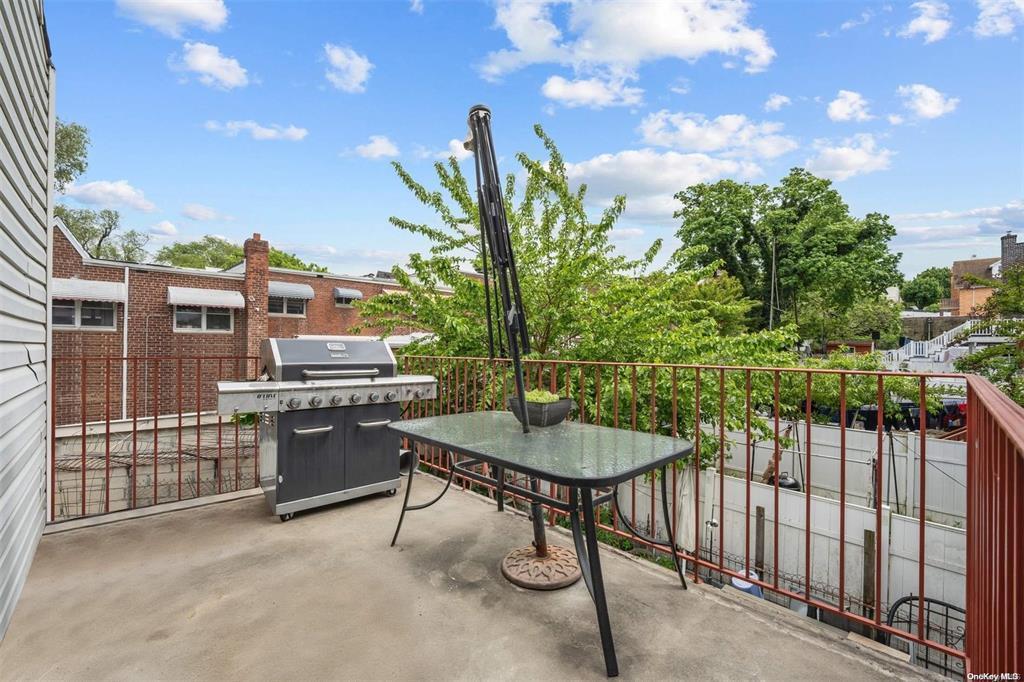 Single Family 69th  Queens, NY 11377, MLS-872511-25