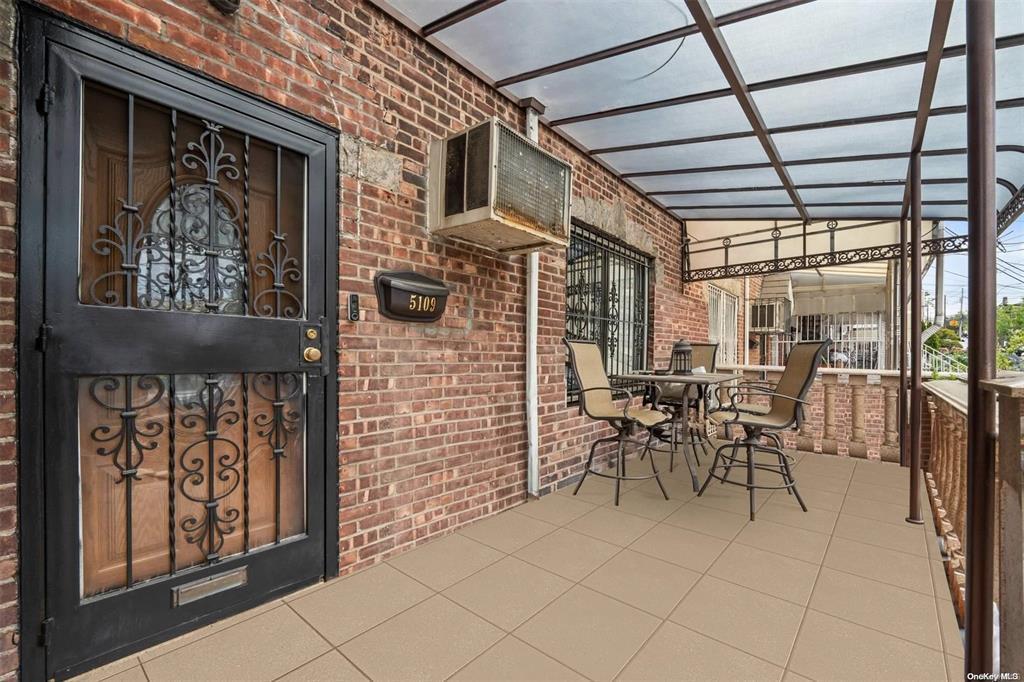 Single Family 69th  Queens, NY 11377, MLS-872511-3