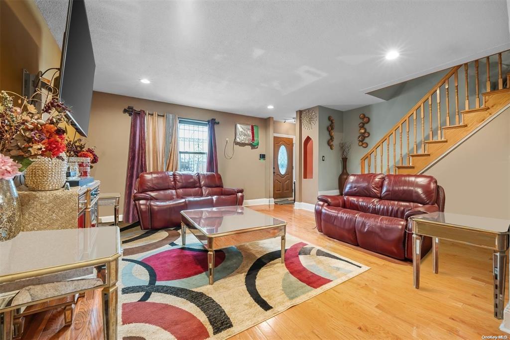 Single Family 69th  Queens, NY 11377, MLS-872511-4