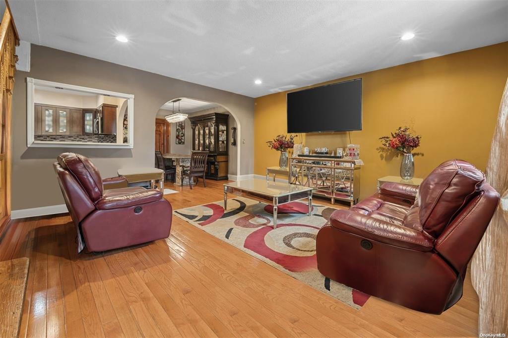 Single Family 69th  Queens, NY 11377, MLS-872511-5