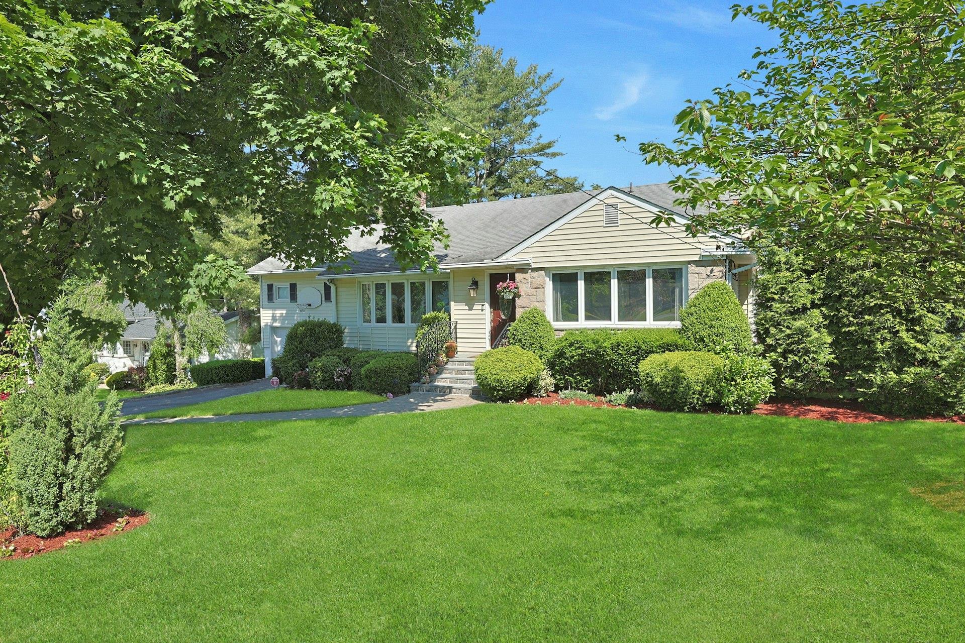 Single Family Hillandale  Westchester County, NY 10804, MLS-872518-29