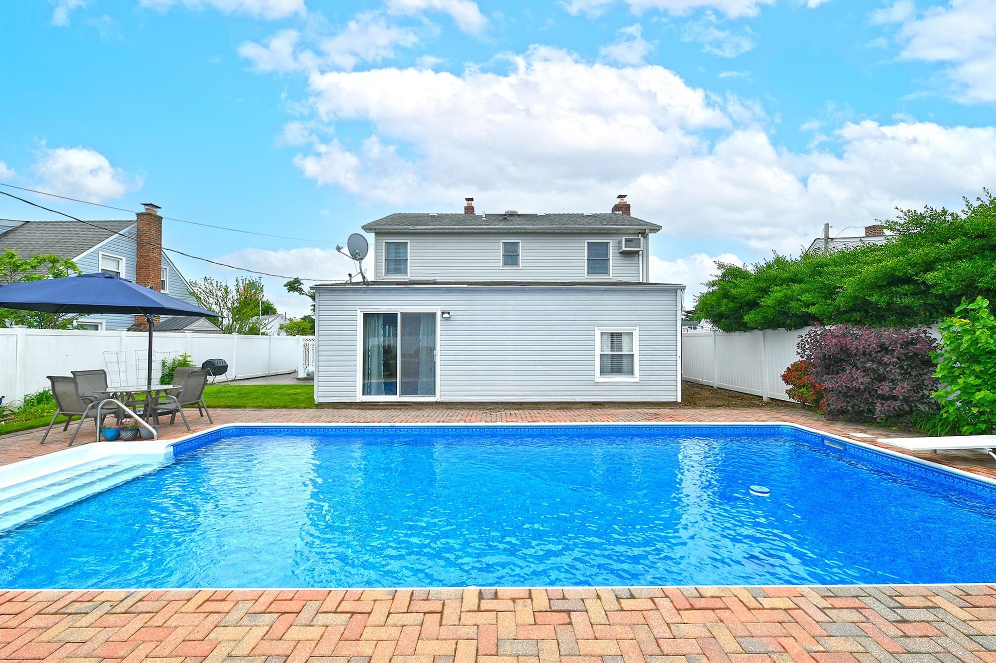 Single Family Andrew  Nassau County, NY 11756, MLS-872526-31