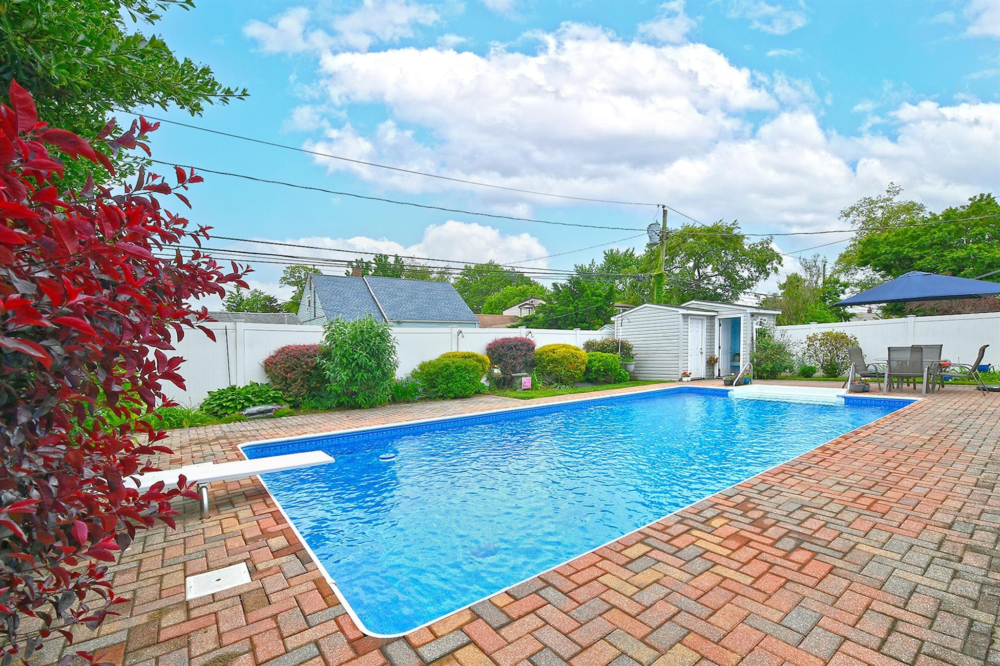 Single Family Andrew  Nassau County, NY 11756, MLS-872526-32
