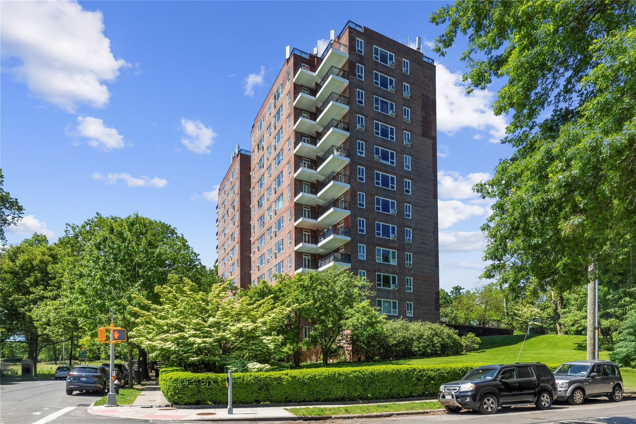 Coop Henry Hudson  Bronx, NY 10471, MLS-872545-16