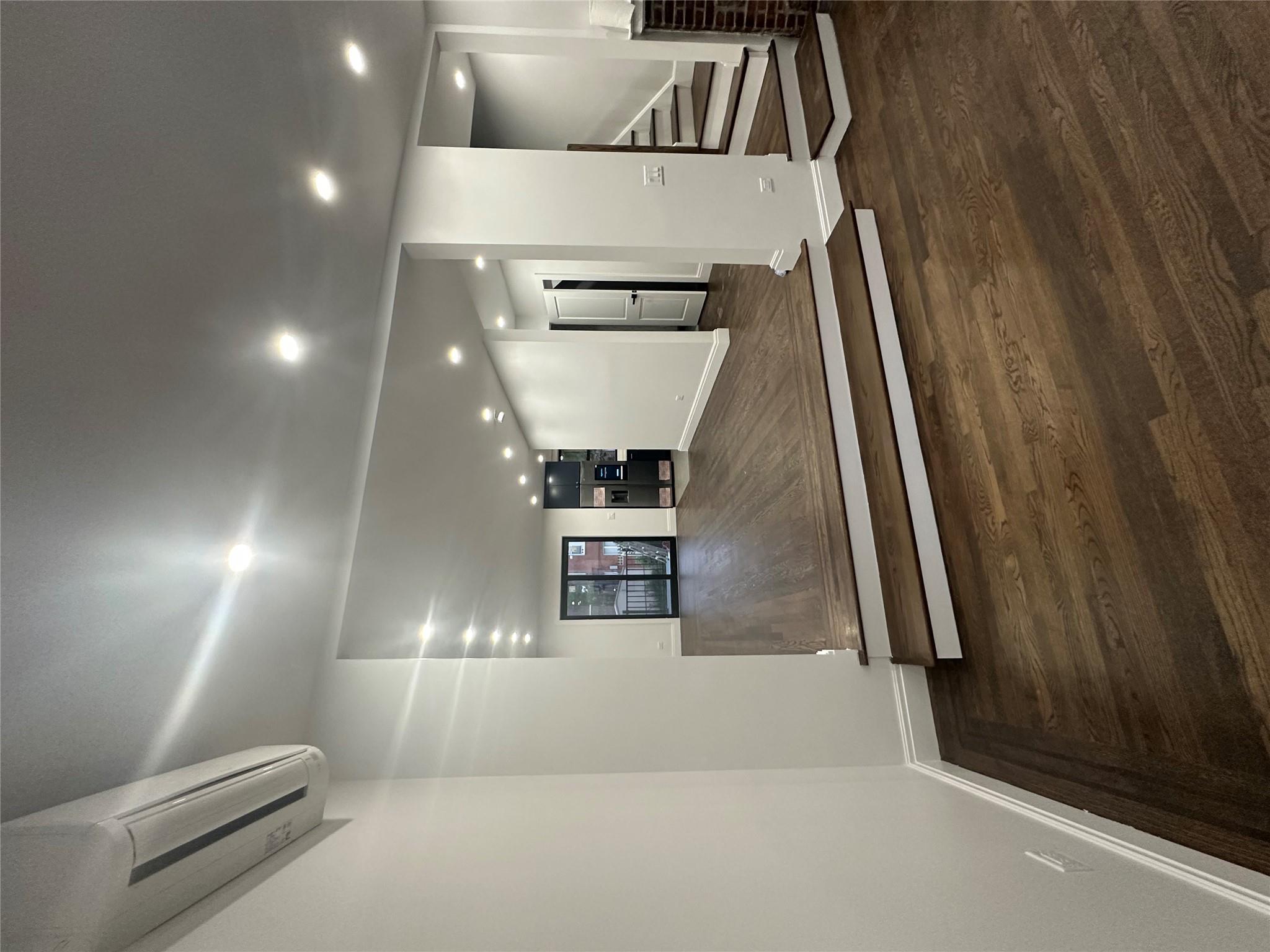 Single Family Tenbroeck Ave  Bronx, NY 10461, MLS-872608-24