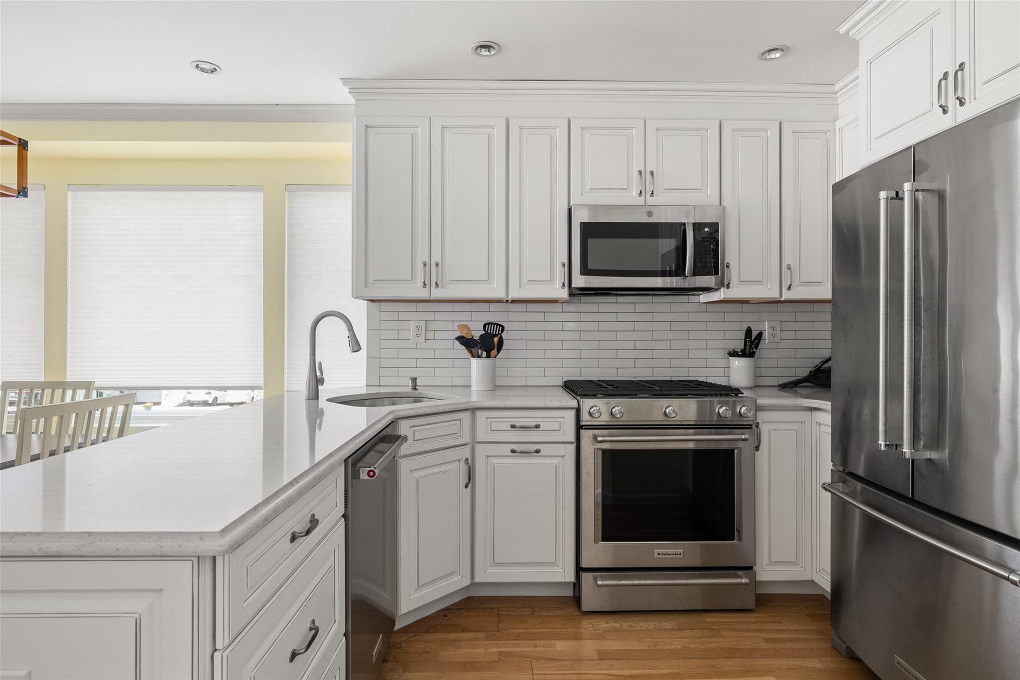Condo Broadway  Nassau County, NY 11561, MLS-872632-10