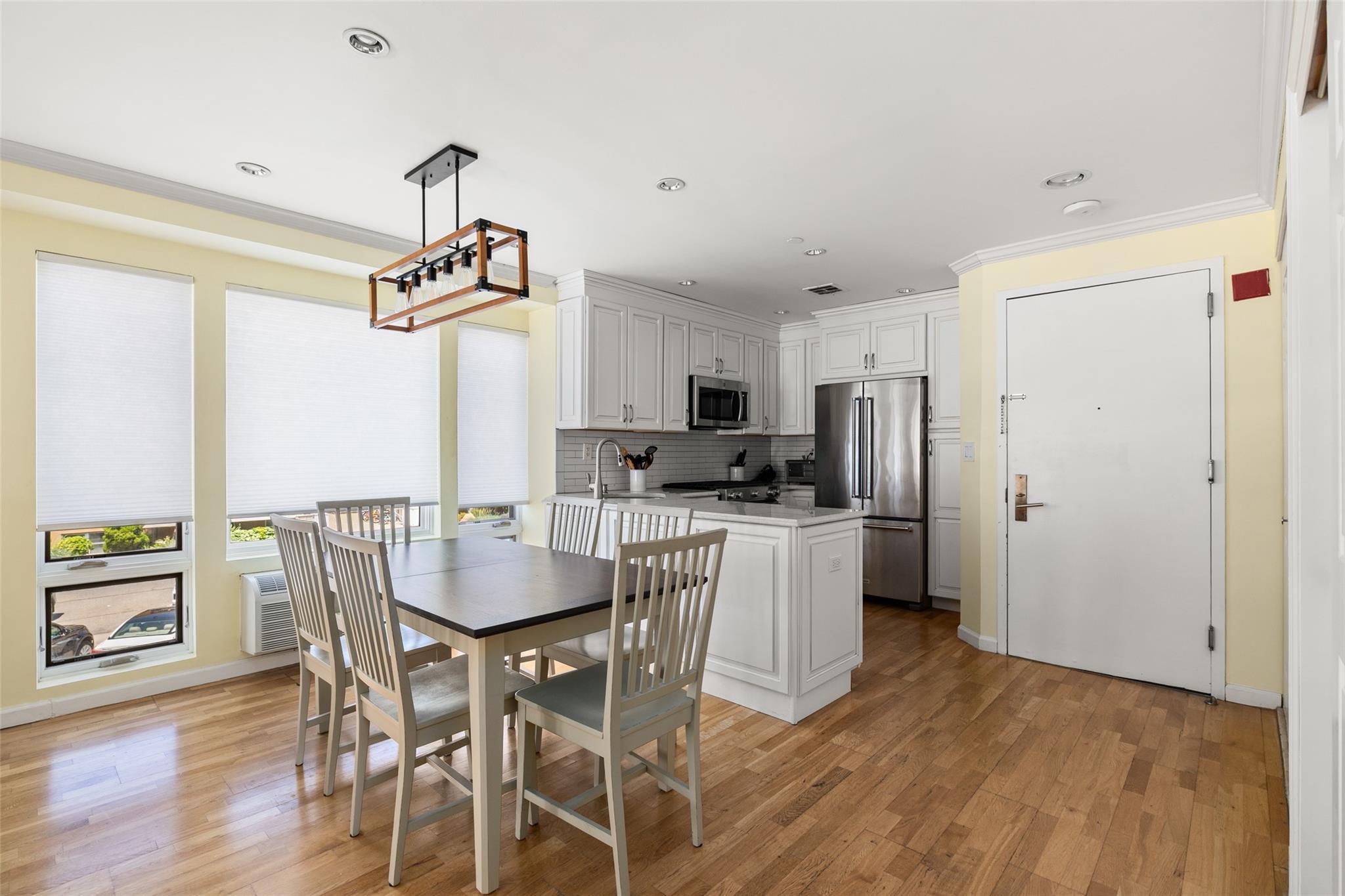 Condo Broadway  Nassau County, NY 11561, MLS-872632-11