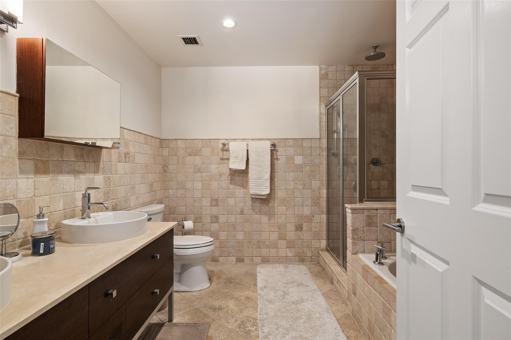 Condo Broadway  Nassau County, NY 11561, MLS-872632-17