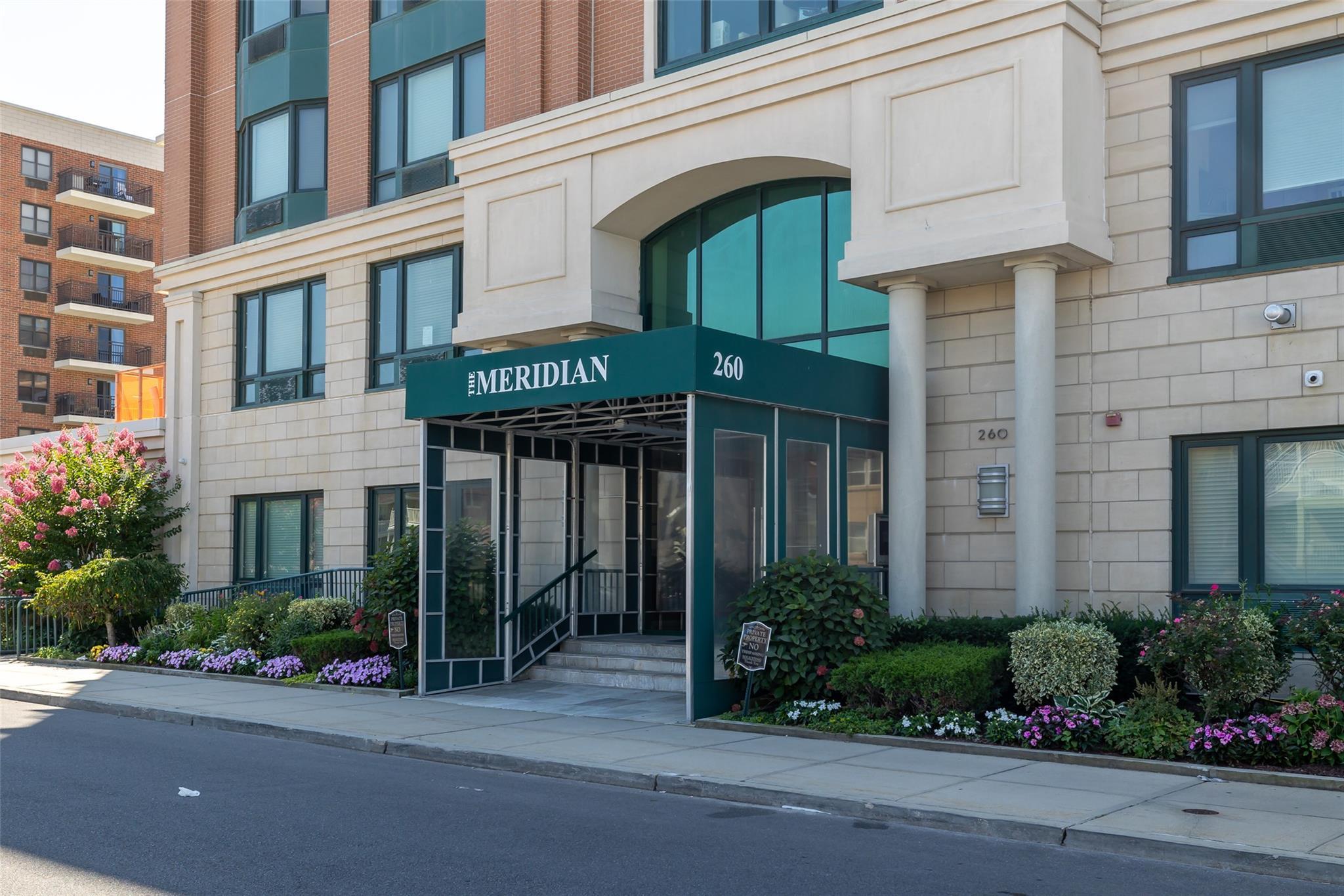 Condo Broadway  Nassau County, NY 11561, MLS-872632-2