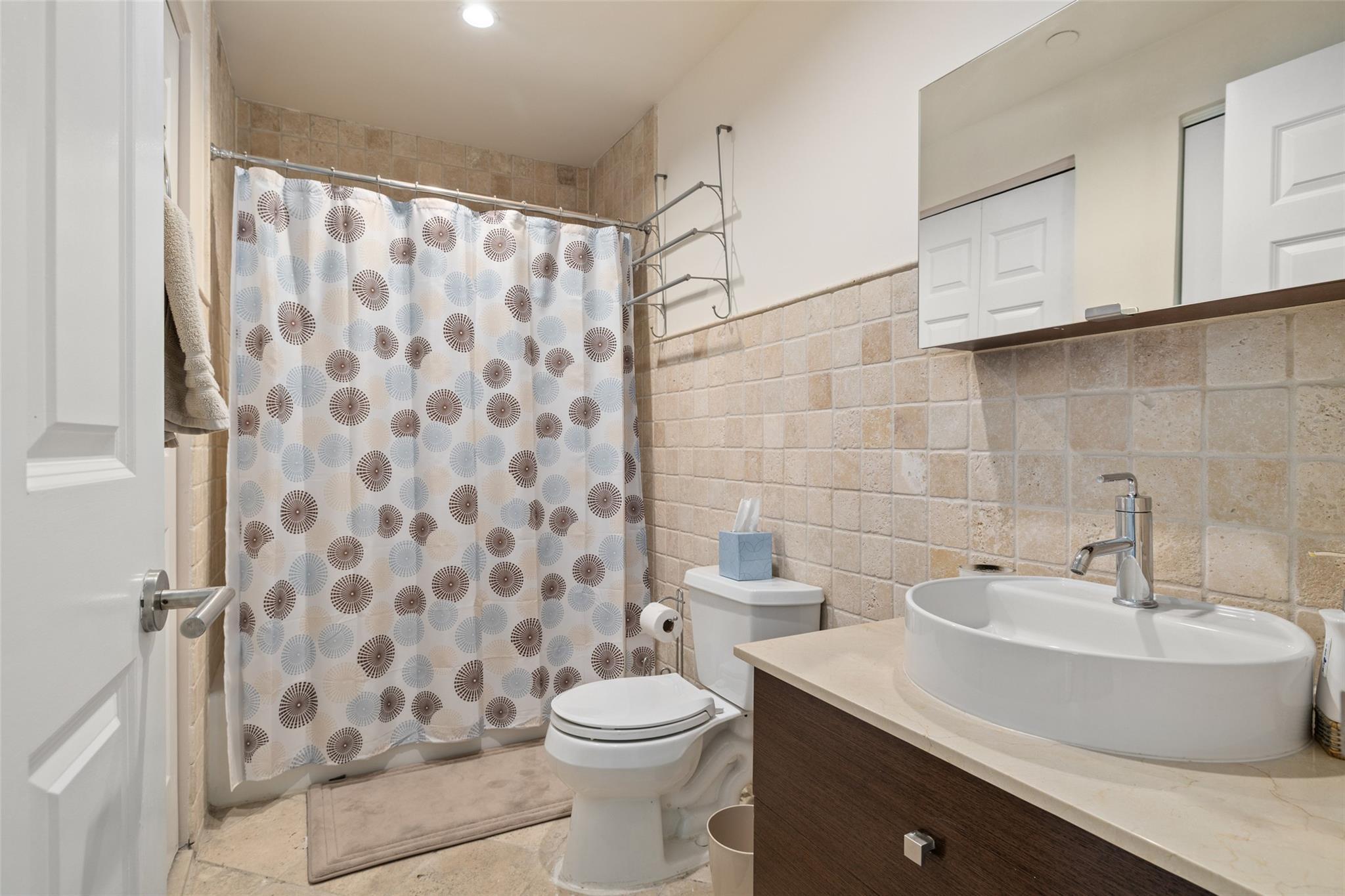 Condo Broadway  Nassau County, NY 11561, MLS-872632-20