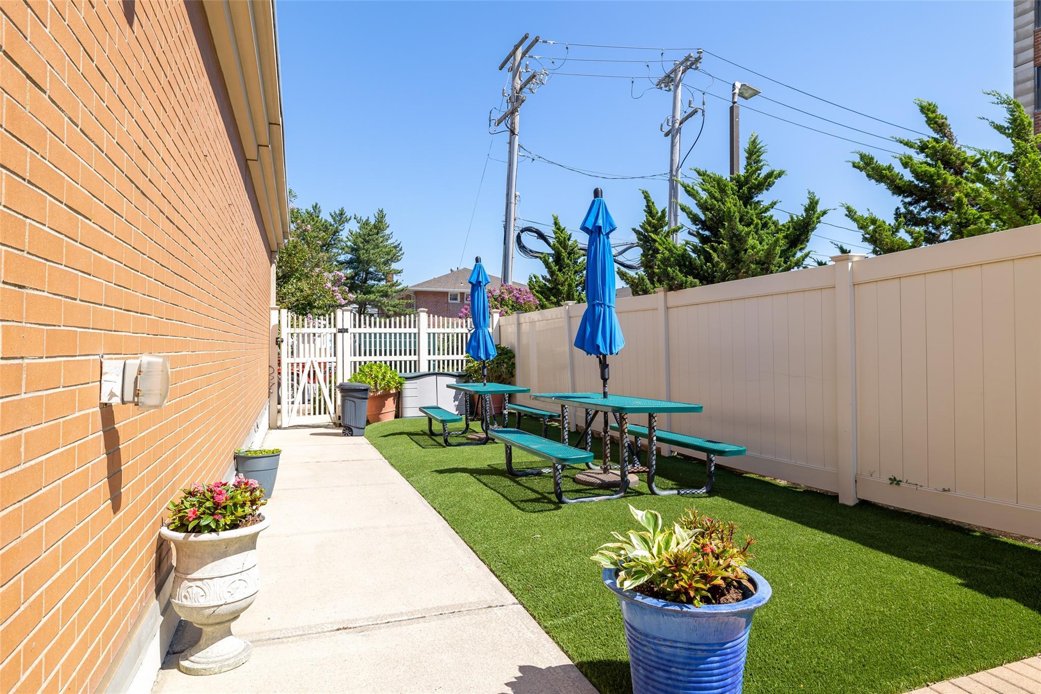 Condo Broadway  Nassau County, NY 11561, MLS-872632-25