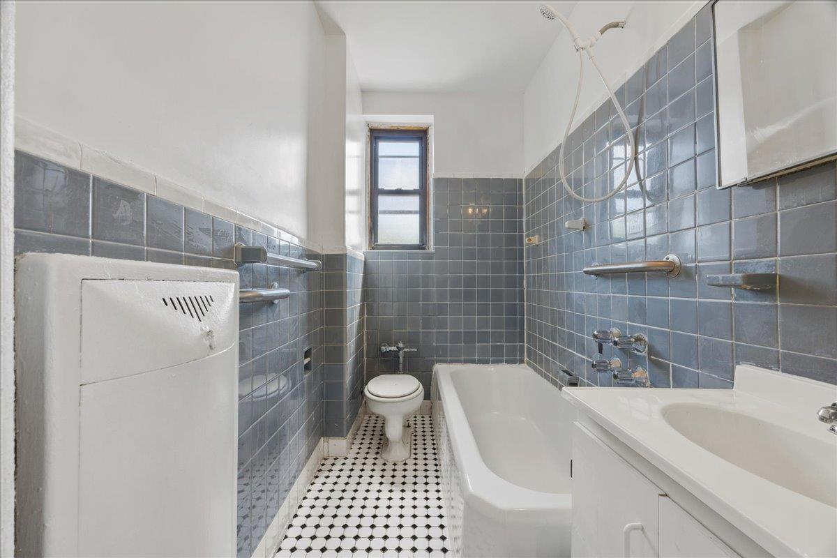 Coop Queens Blvd  Queens, NY 11374, MLS-872670-16